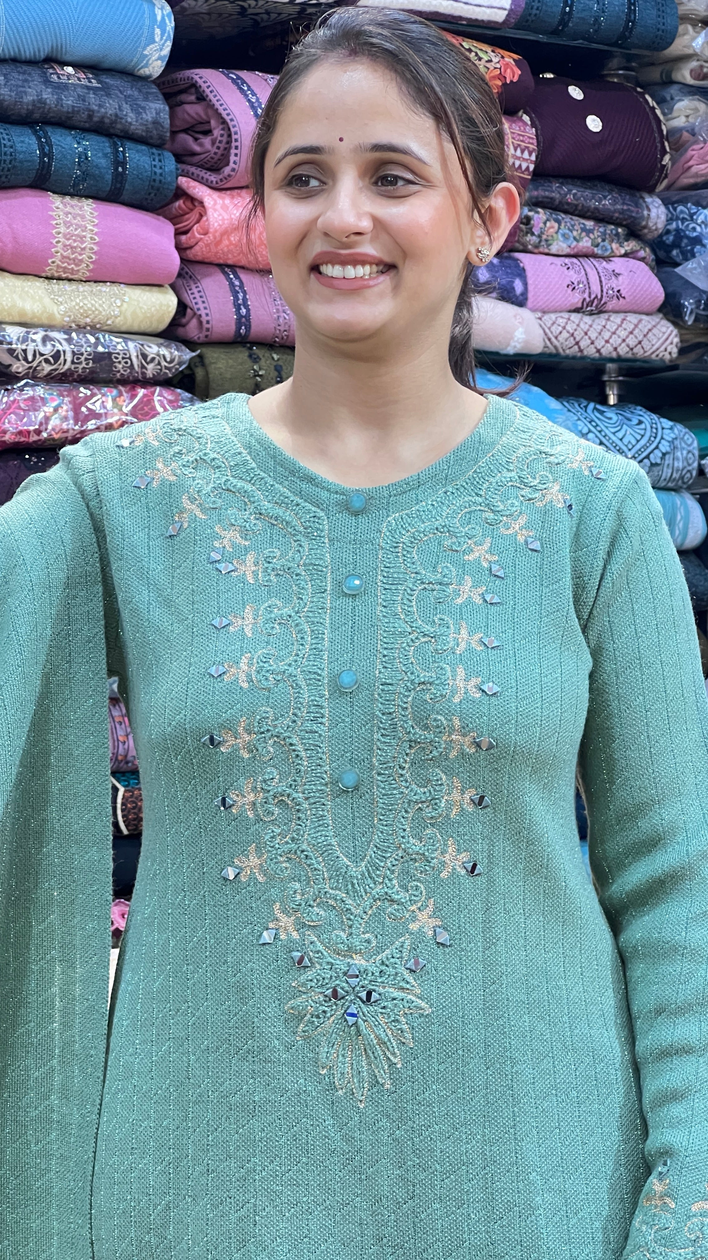 Embroidered daffodil wool suit (4001)