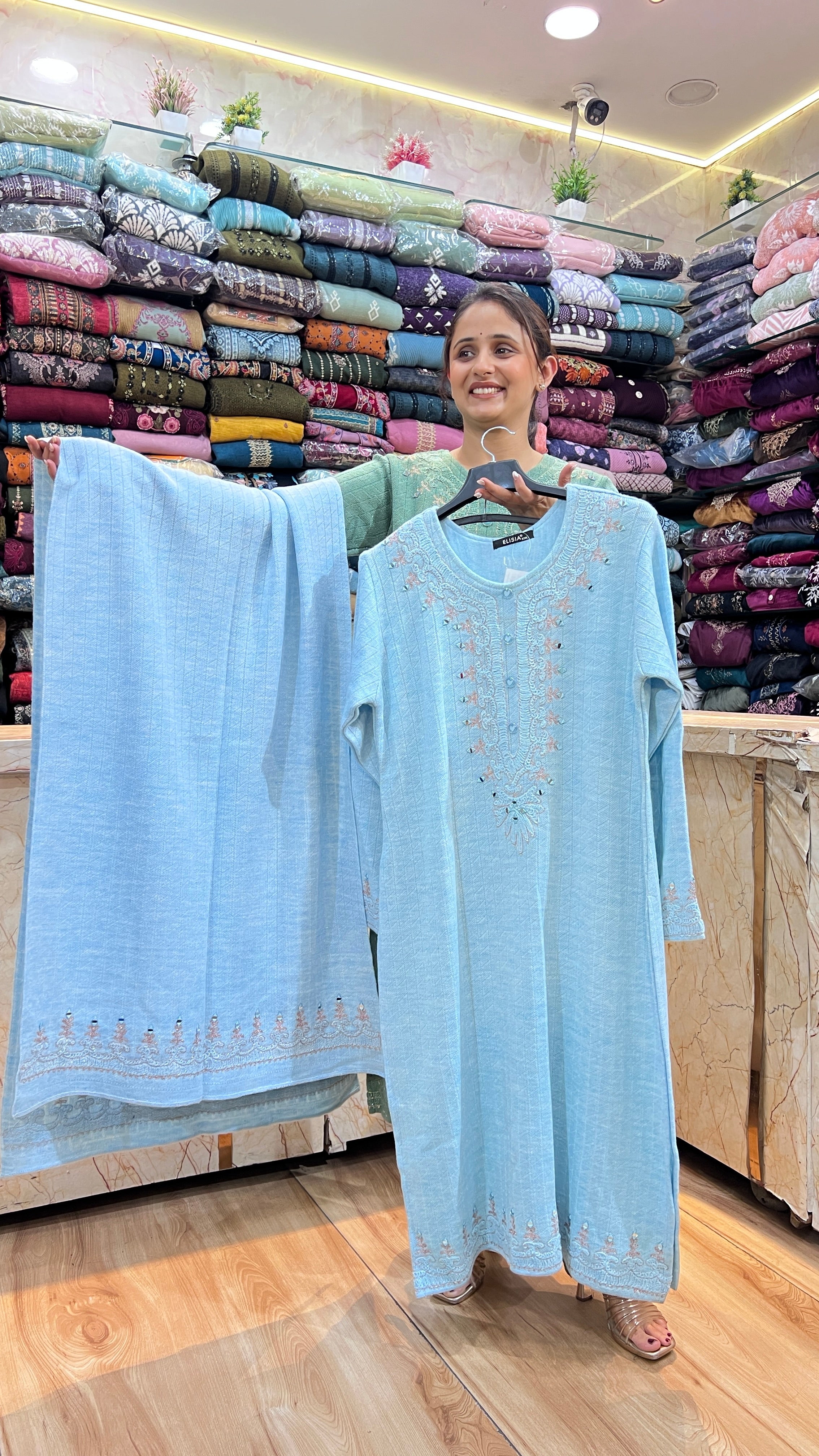 Embroidered daffodil wool suit (4001)