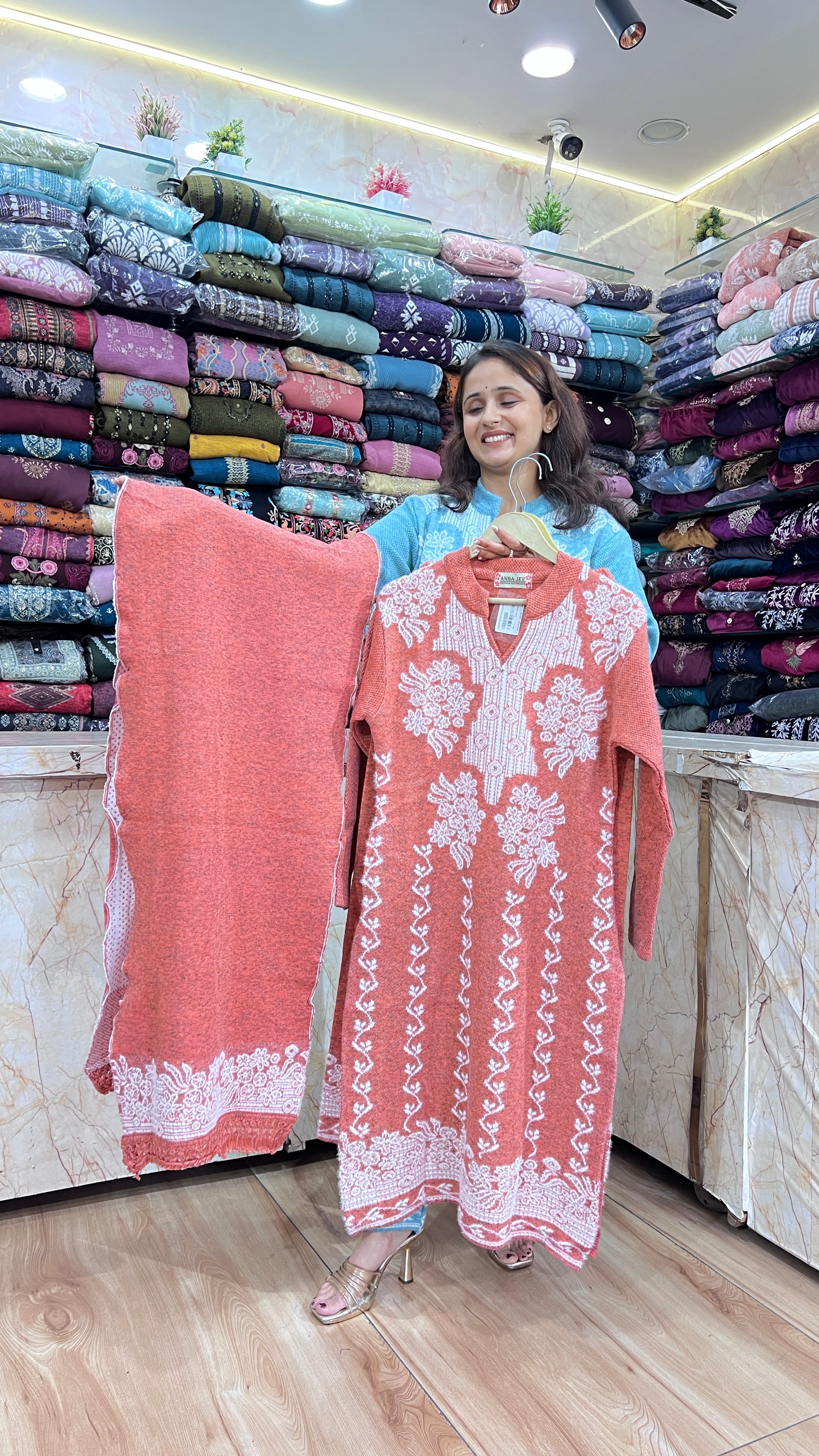 Woolen suit with stole (dc 267)