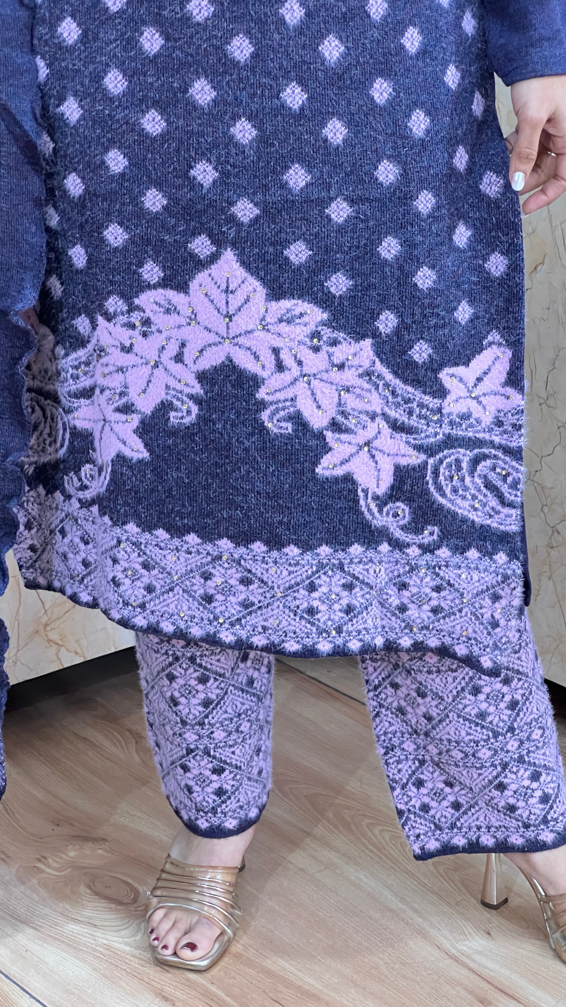 Woolen suit with stole (2)