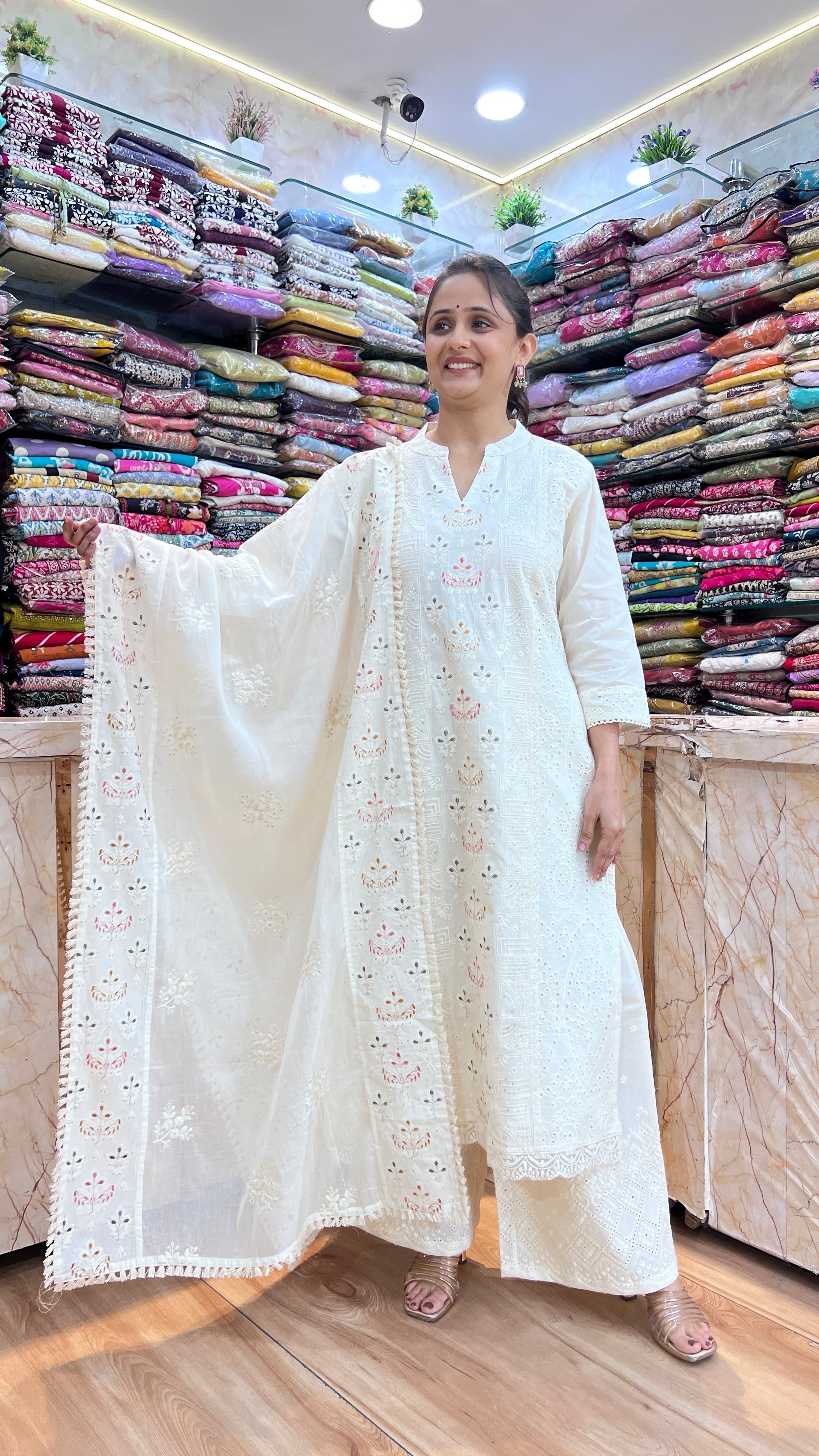 Thread embroidered cotton suit ( na 1967 )