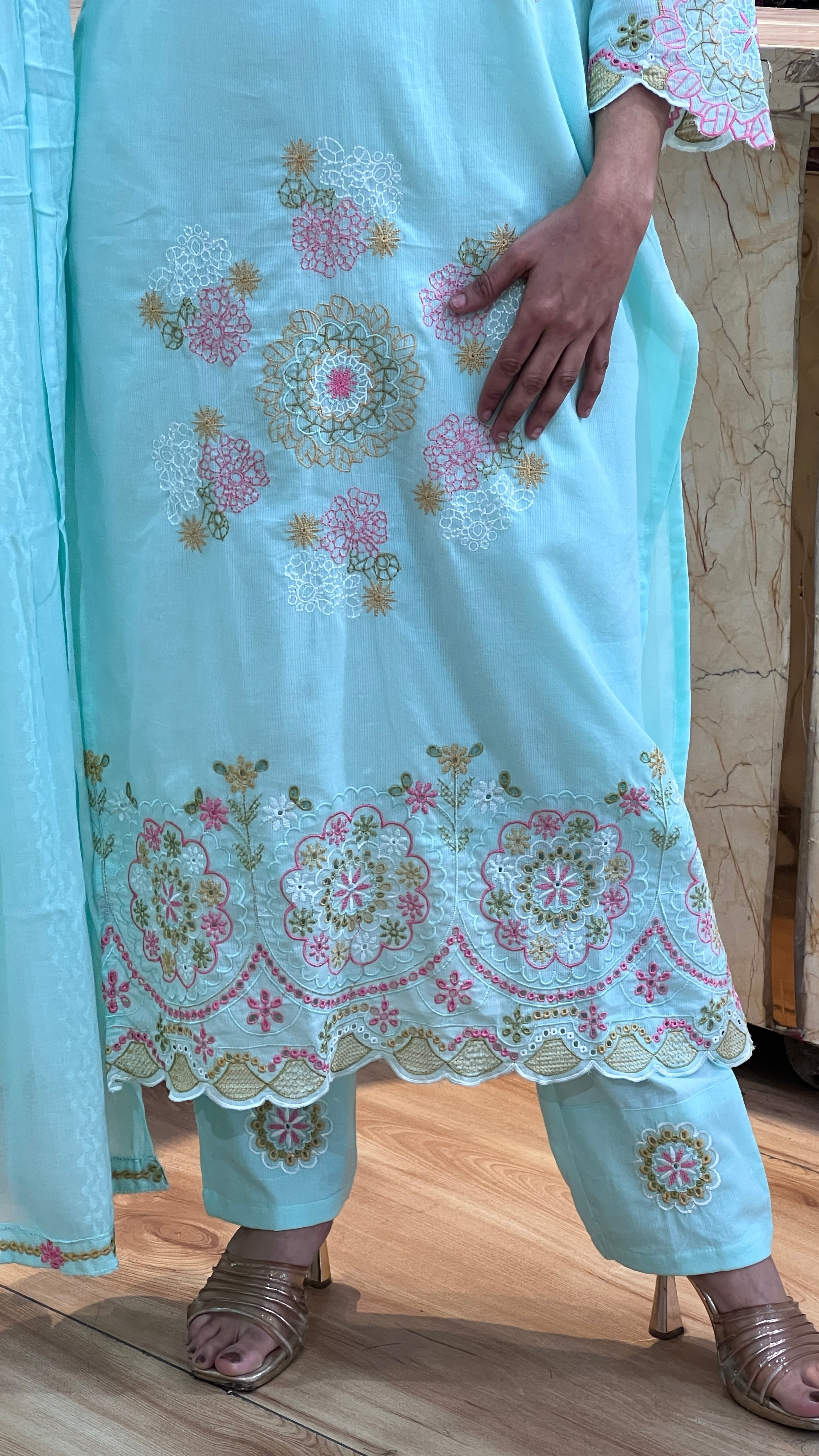 Embroidered premium mul fabric suit ( yh 1067 )