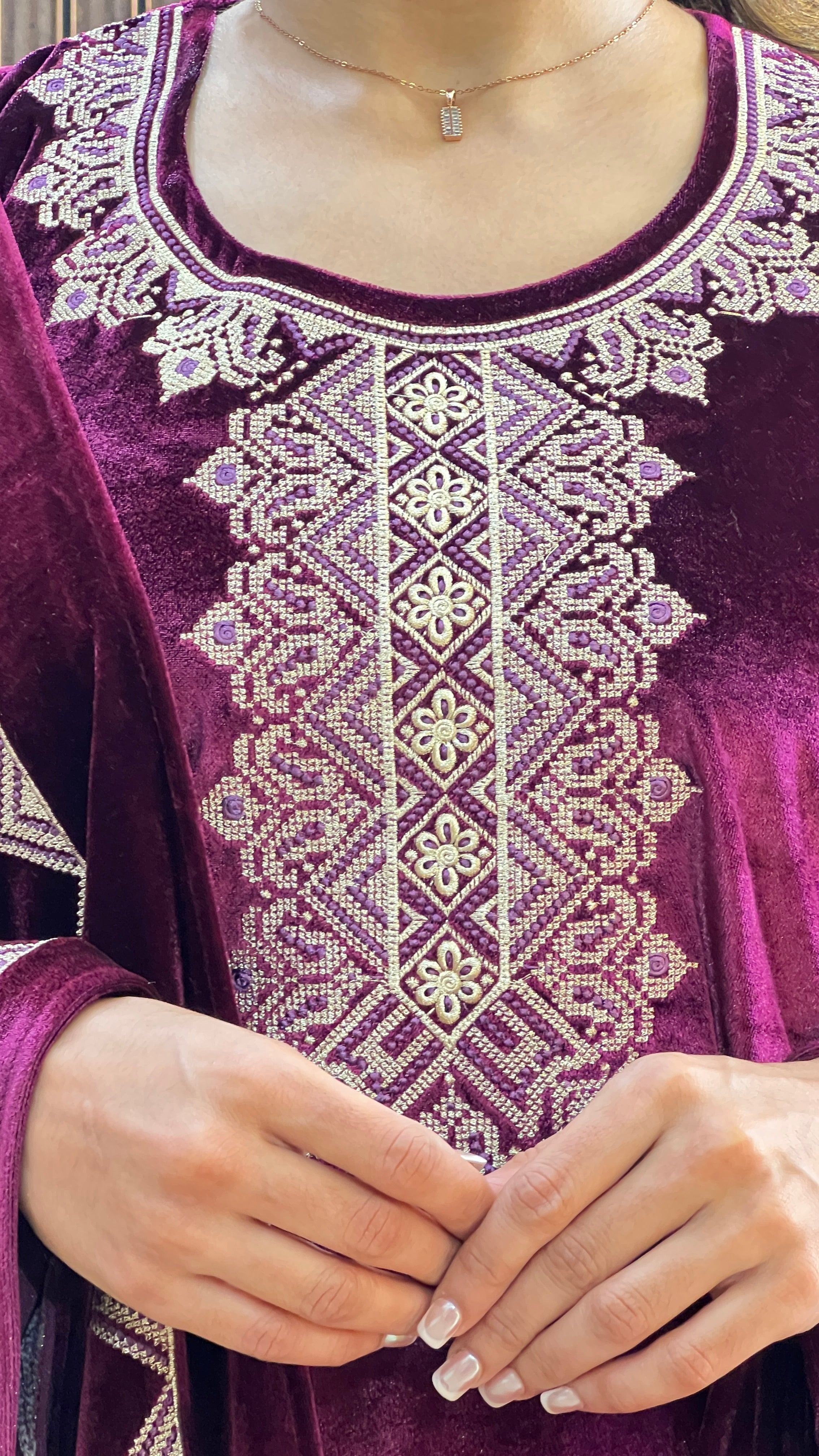 amlhe velvet pakistani suit