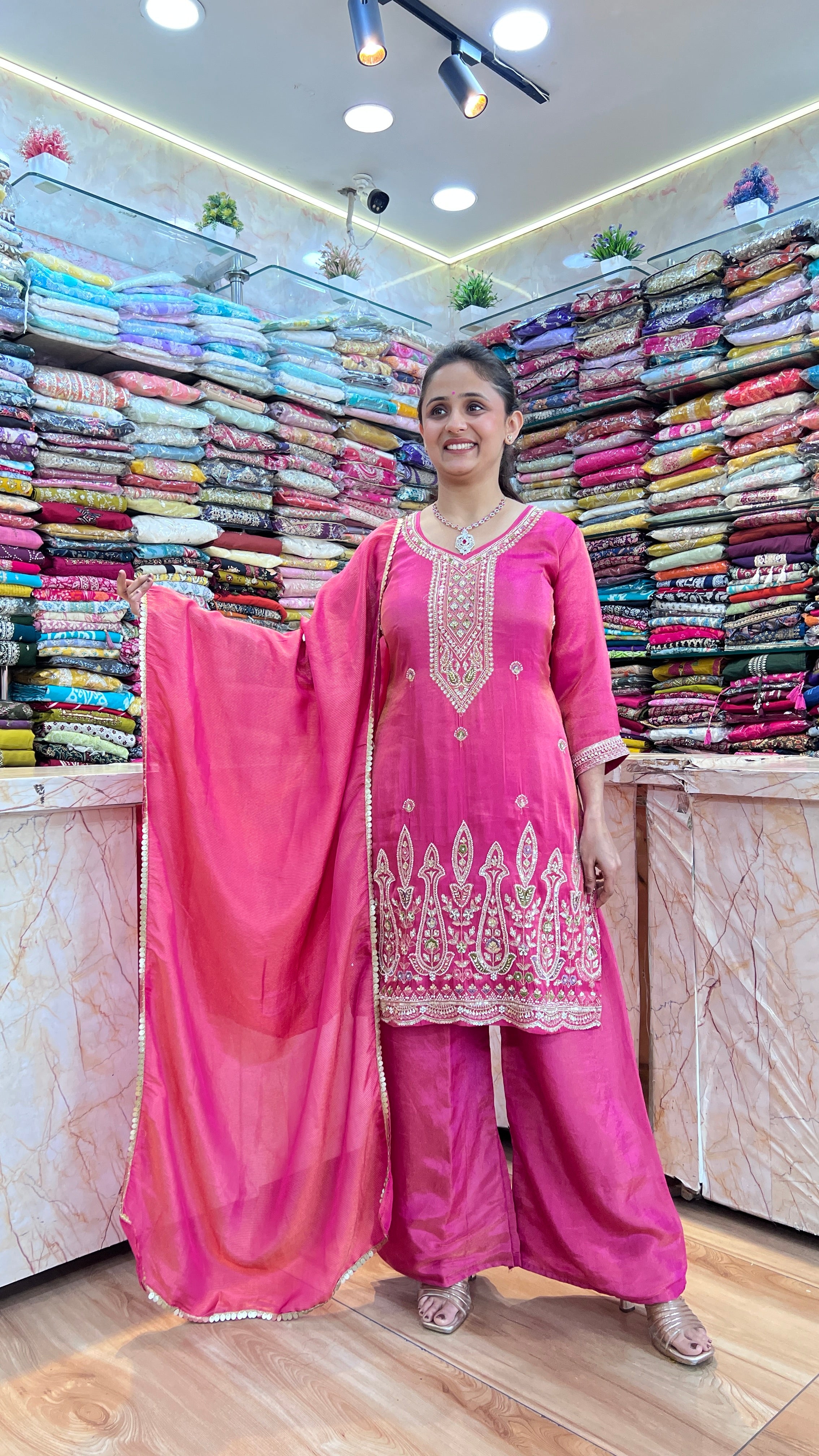 Hand work shimmer tissue suit ( ym 57467 )