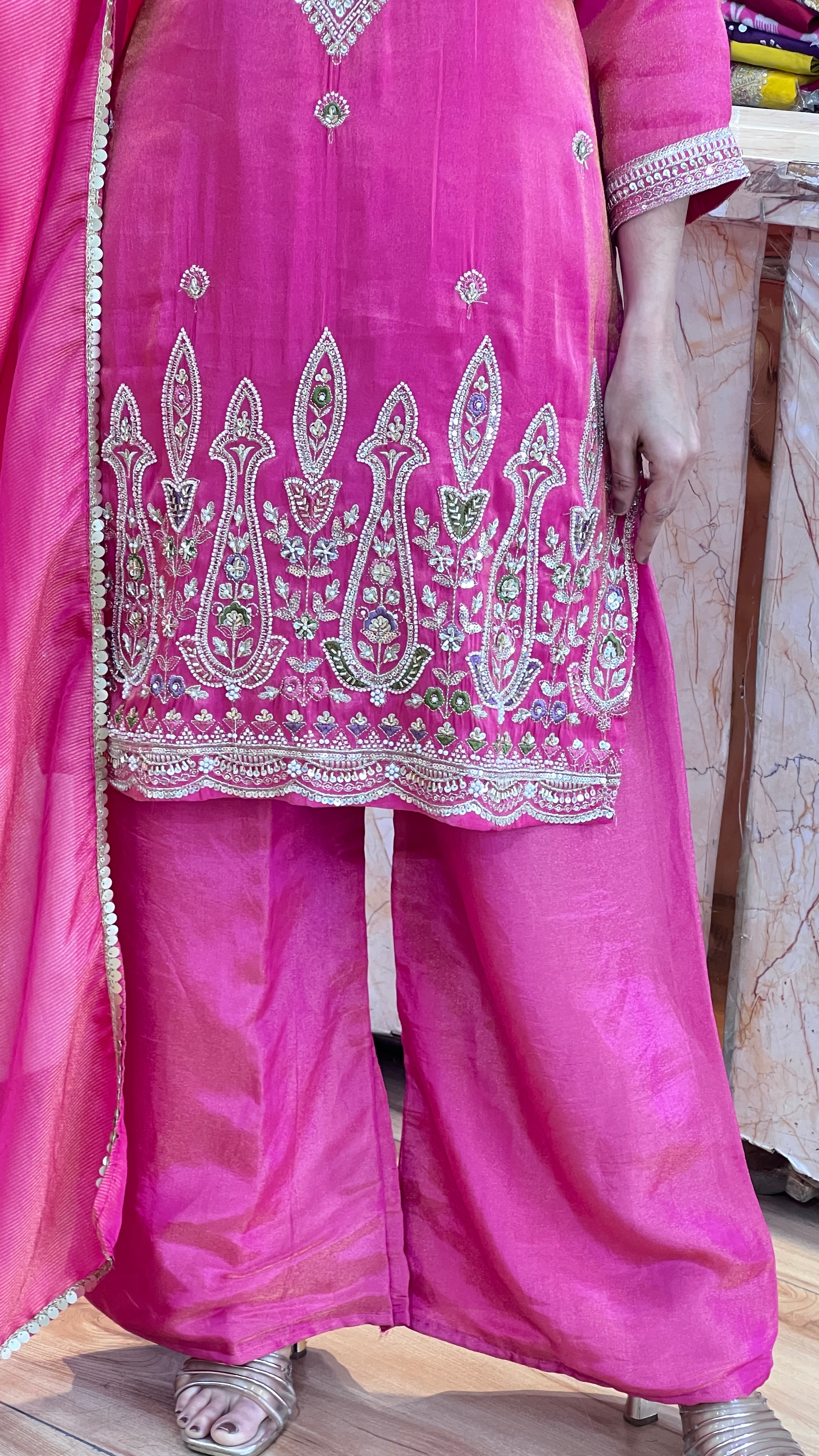 Hand work shimmer tissue suit ( ym 57467 )