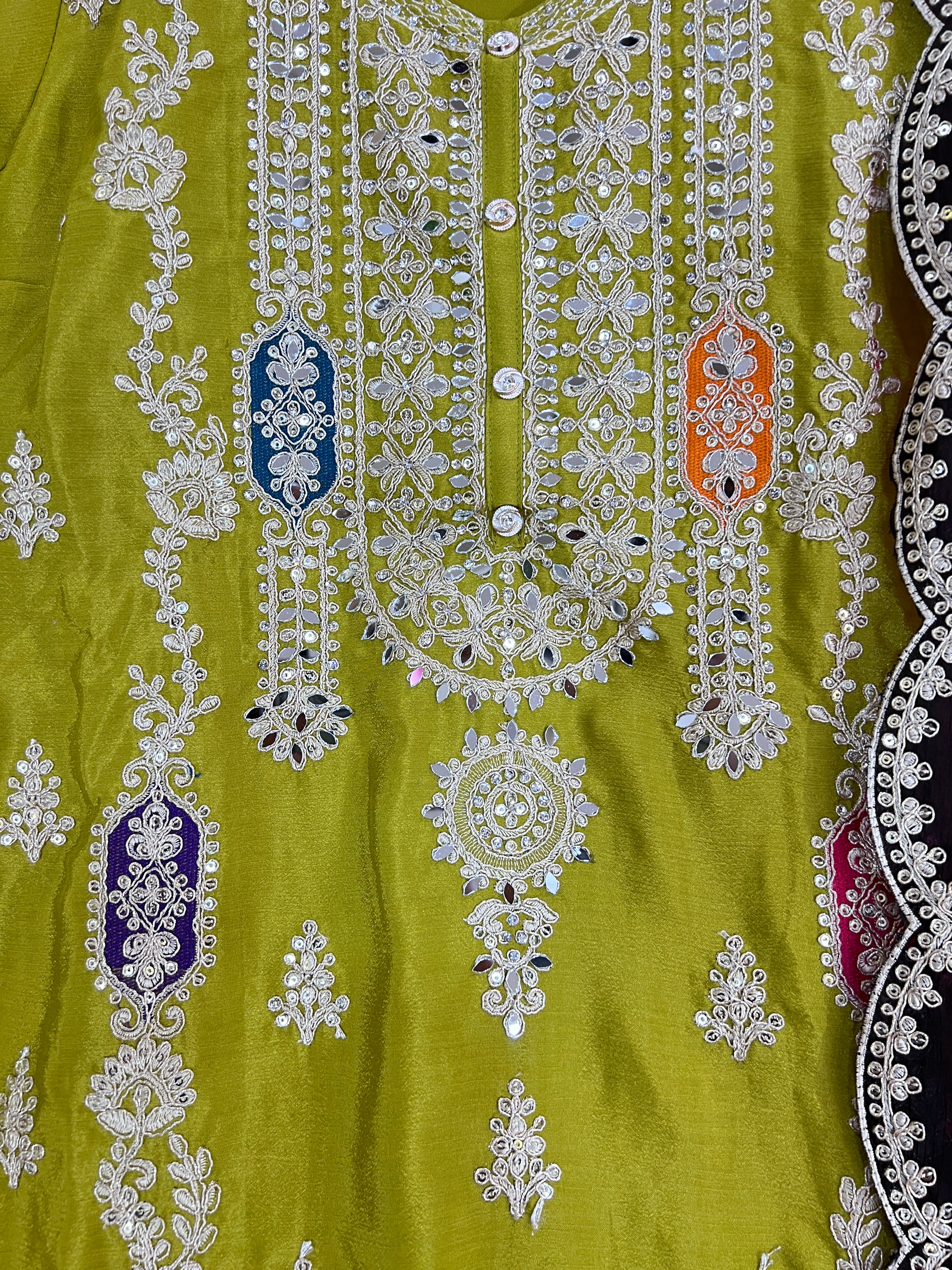 ahnya designer pakisatani suit