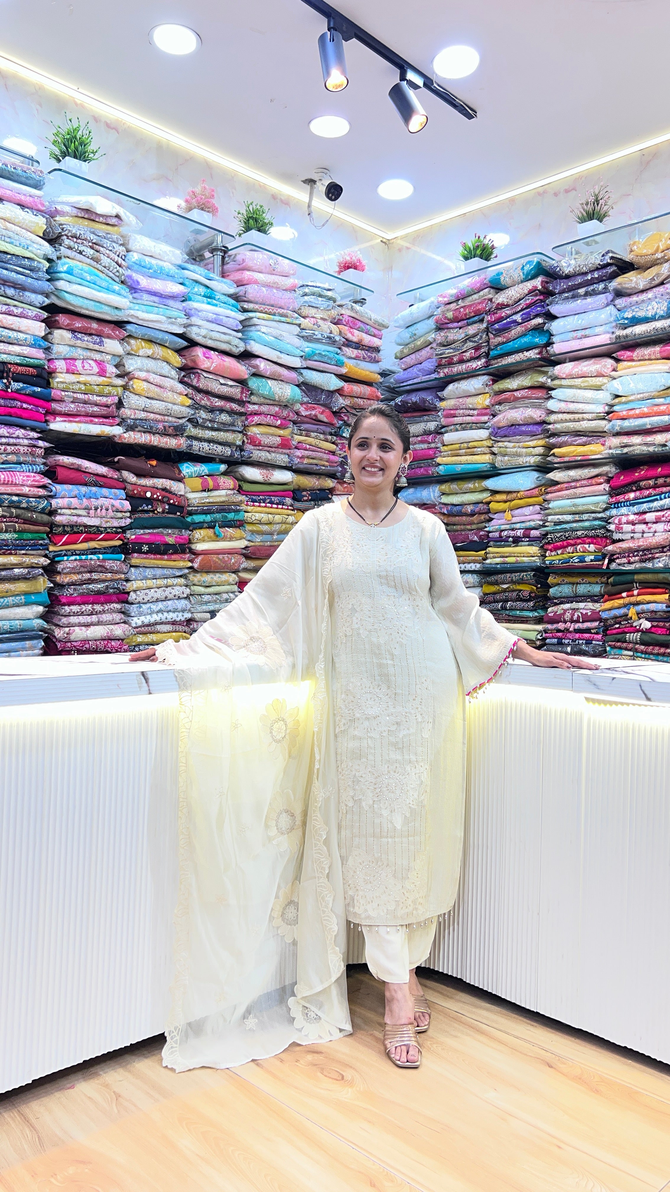 Pure soft tissue embroidered suit ( sdw 667 )