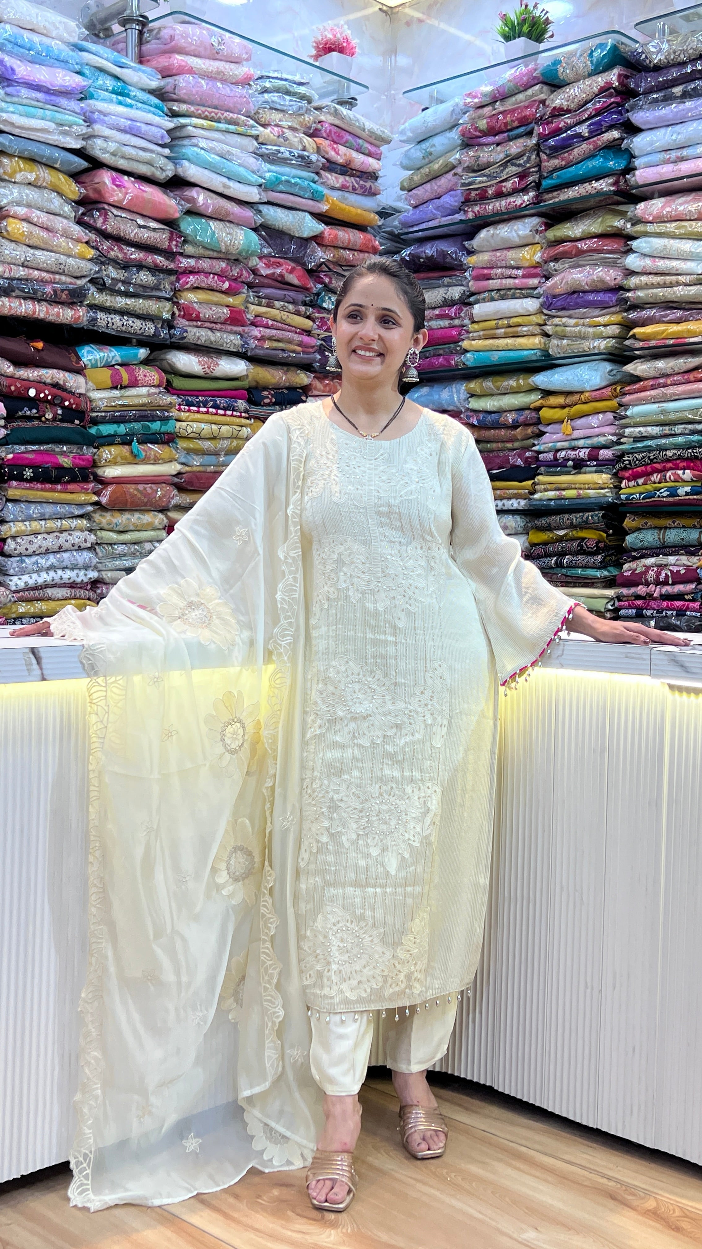 Pure soft tissue embroidered suit ( sdw 667 )