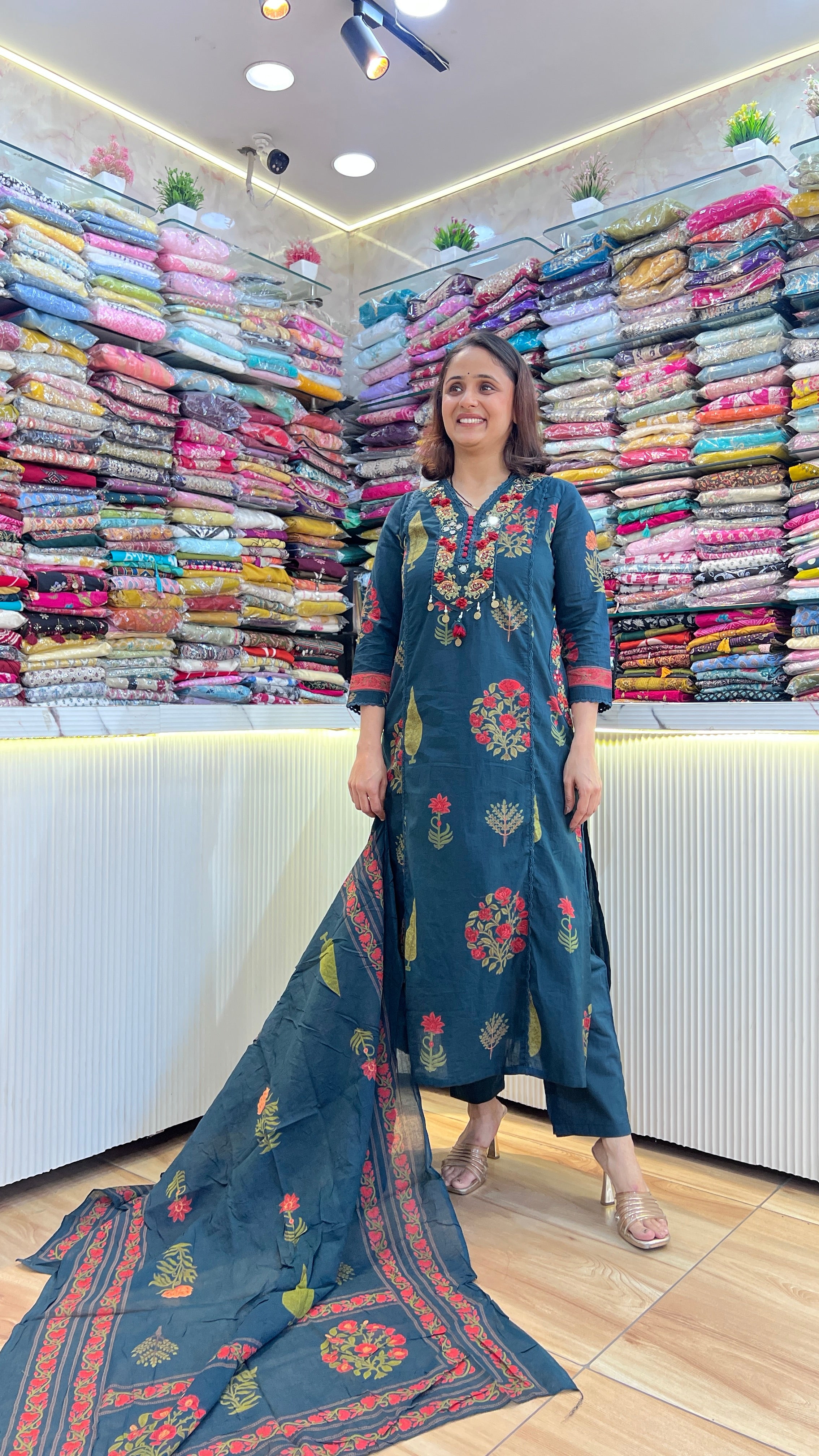 Designer embroidered suit ( tj 25267 )