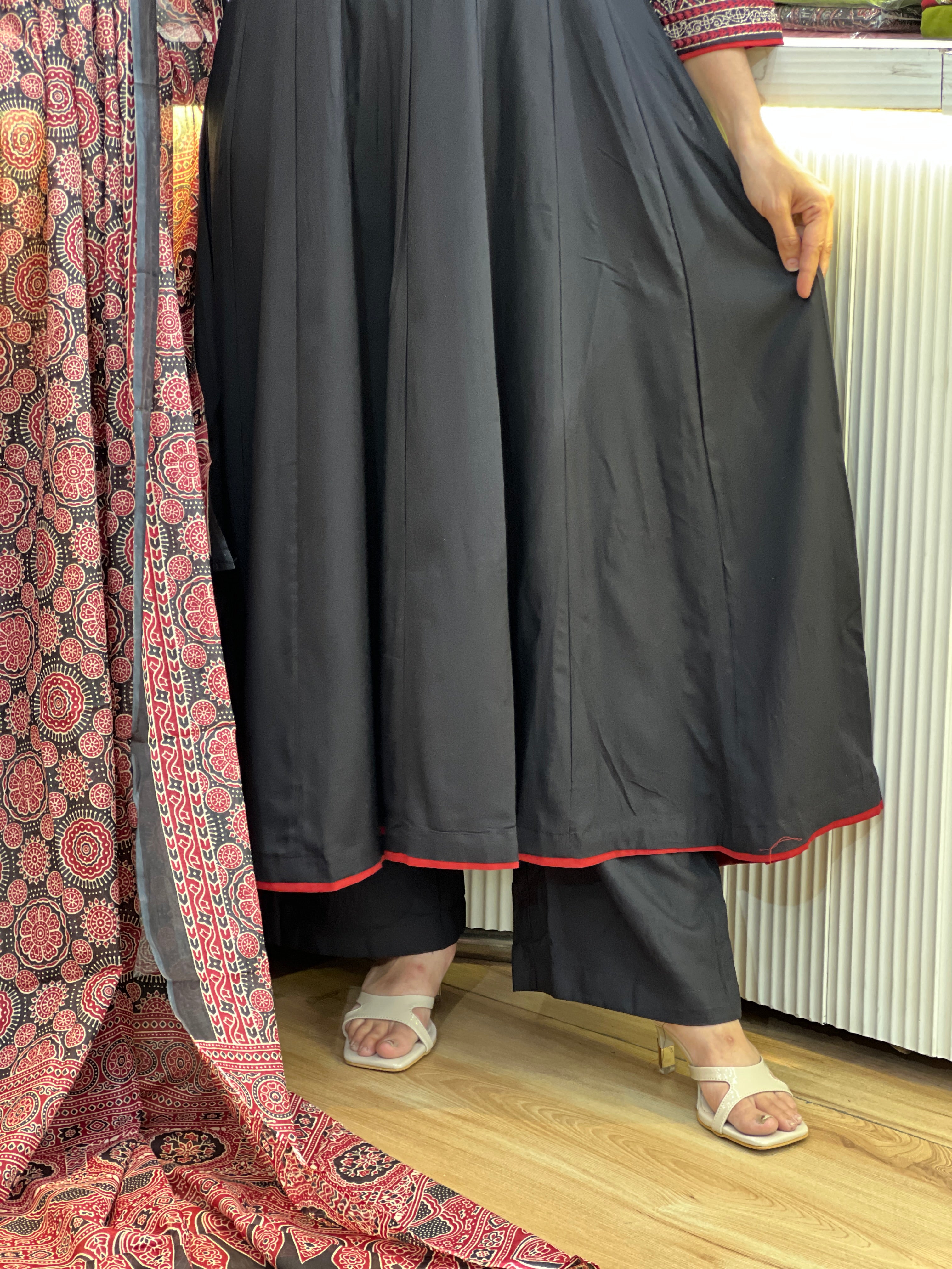 Premium rayon anarkali suit ( ym 61067 )