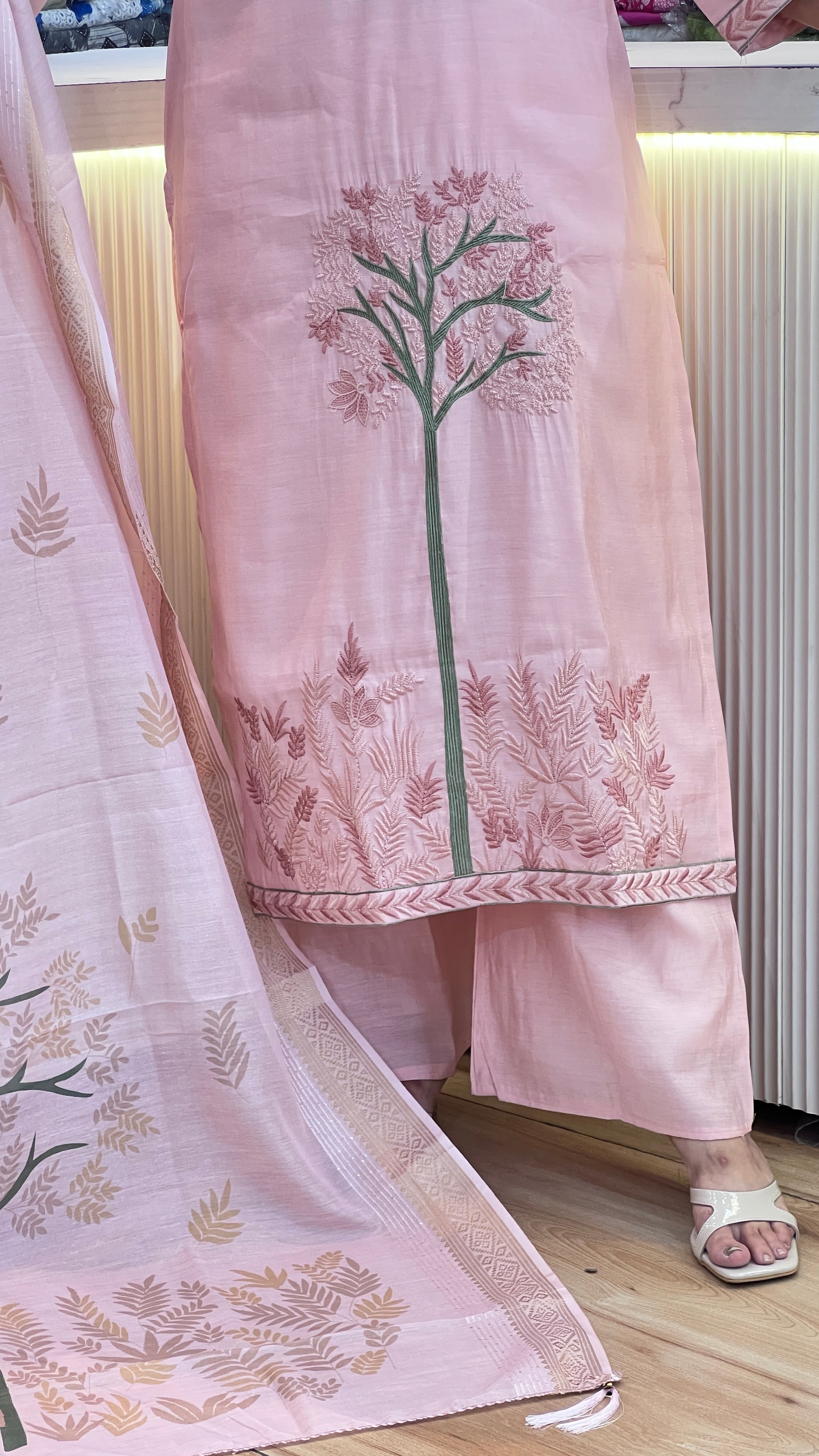 Mul chanderi embroidered suit ( sdw 967 )