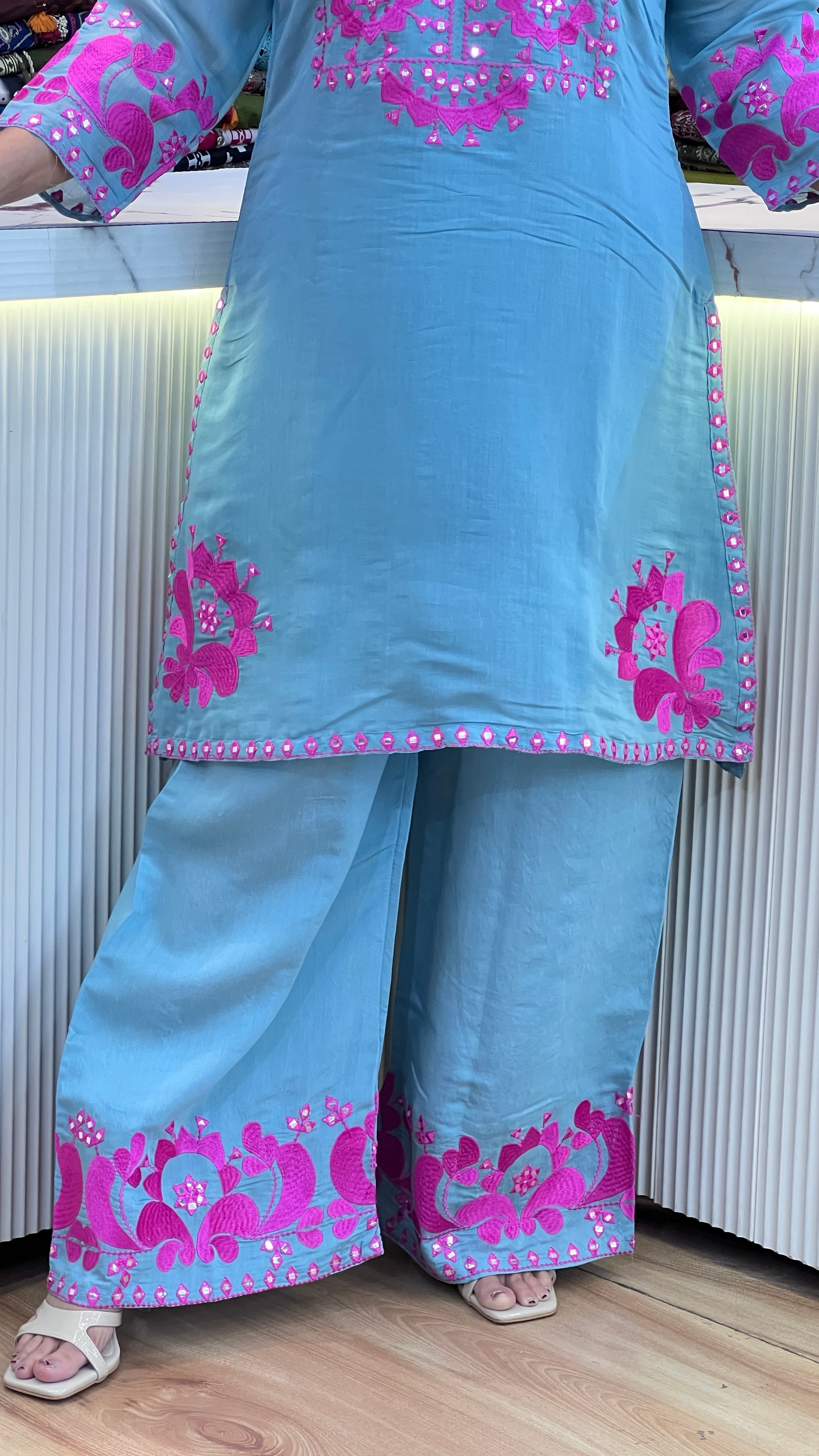 Embroidered mul canderi cord ( si 9467 )