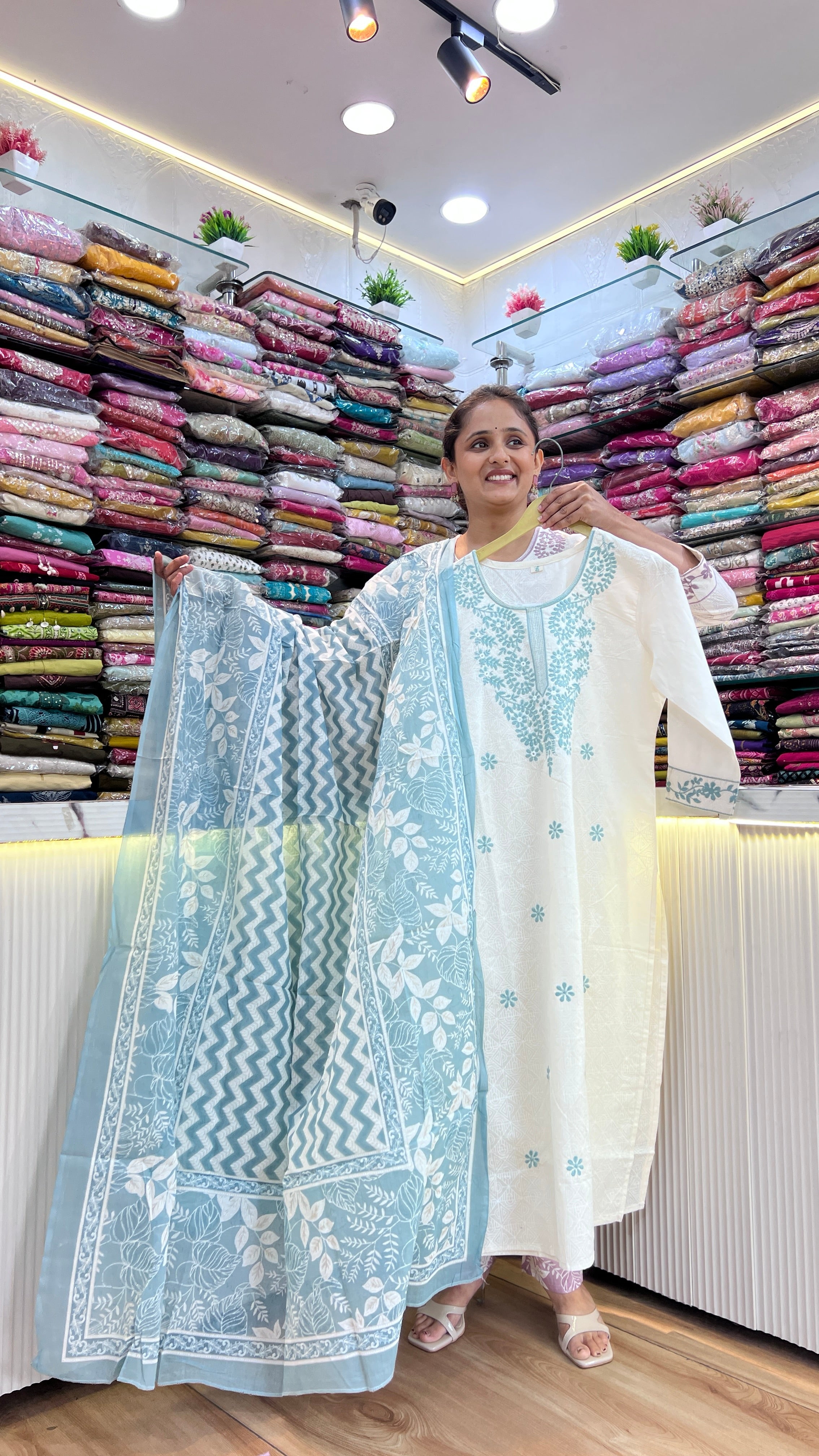 Cotton embroidered suit ( gj 10367 )