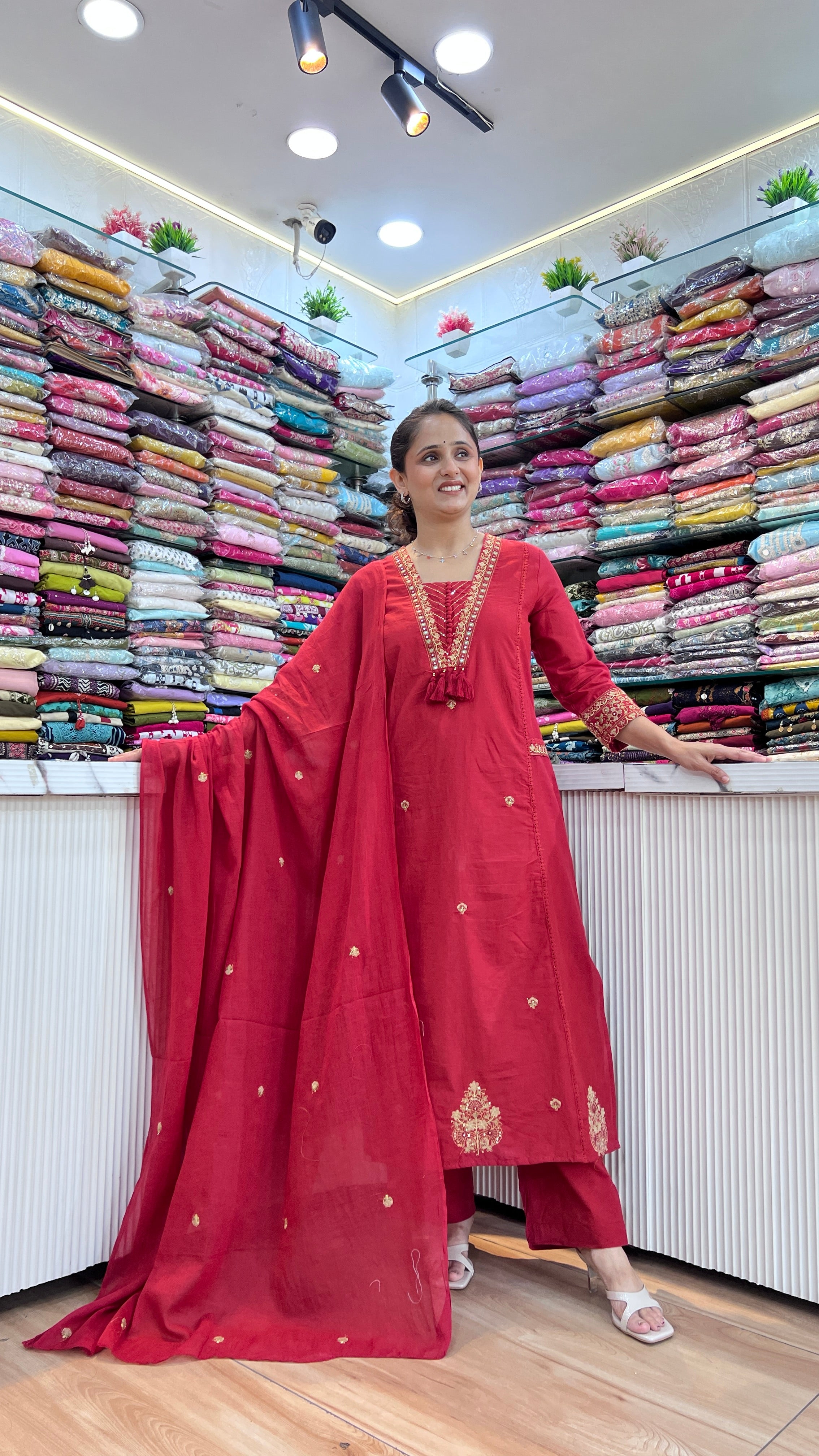 V-neck embroidered cotton suit ( gj 10767 )