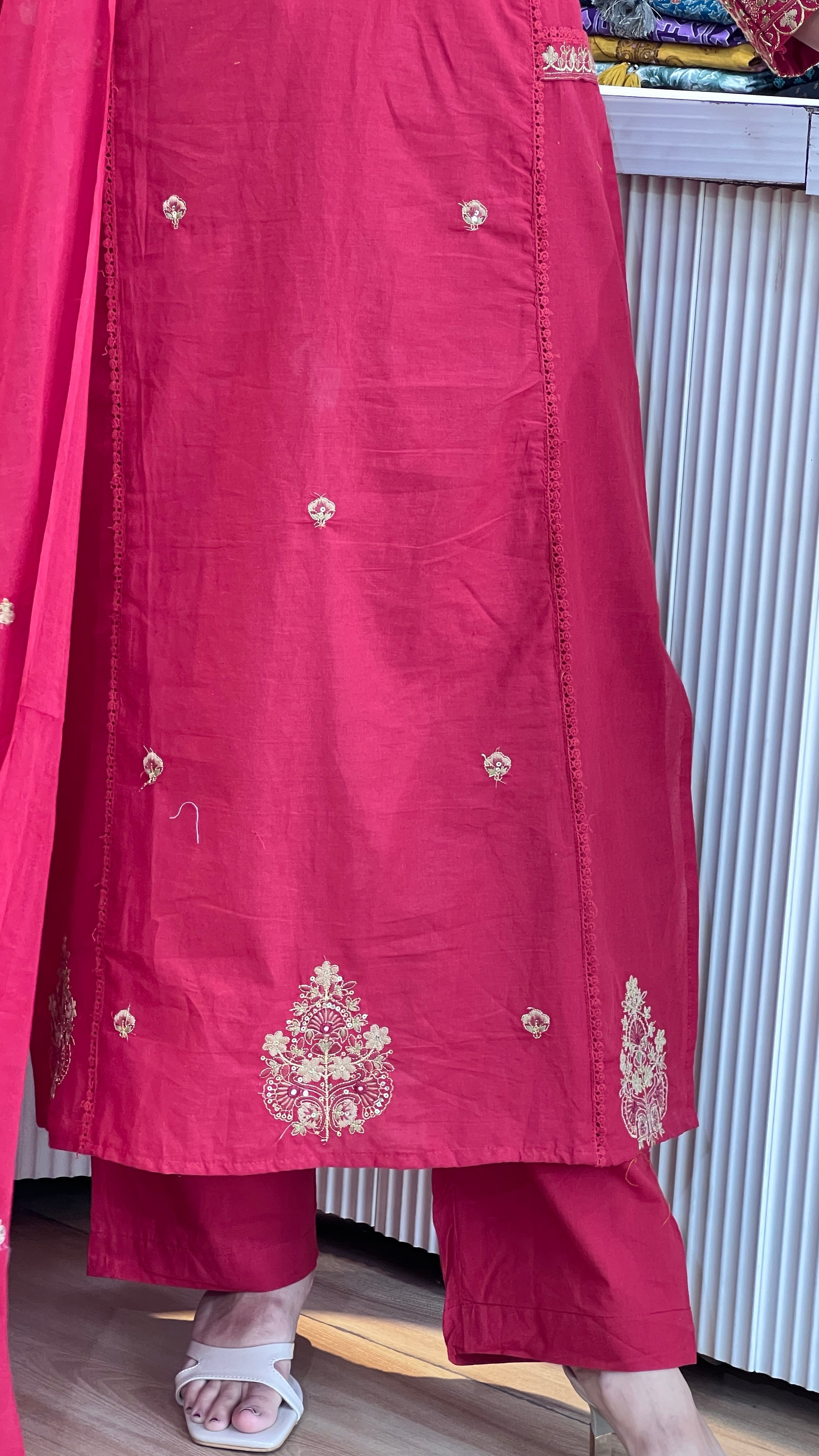 V-neck embroidered cotton suit ( gj 10767 )
