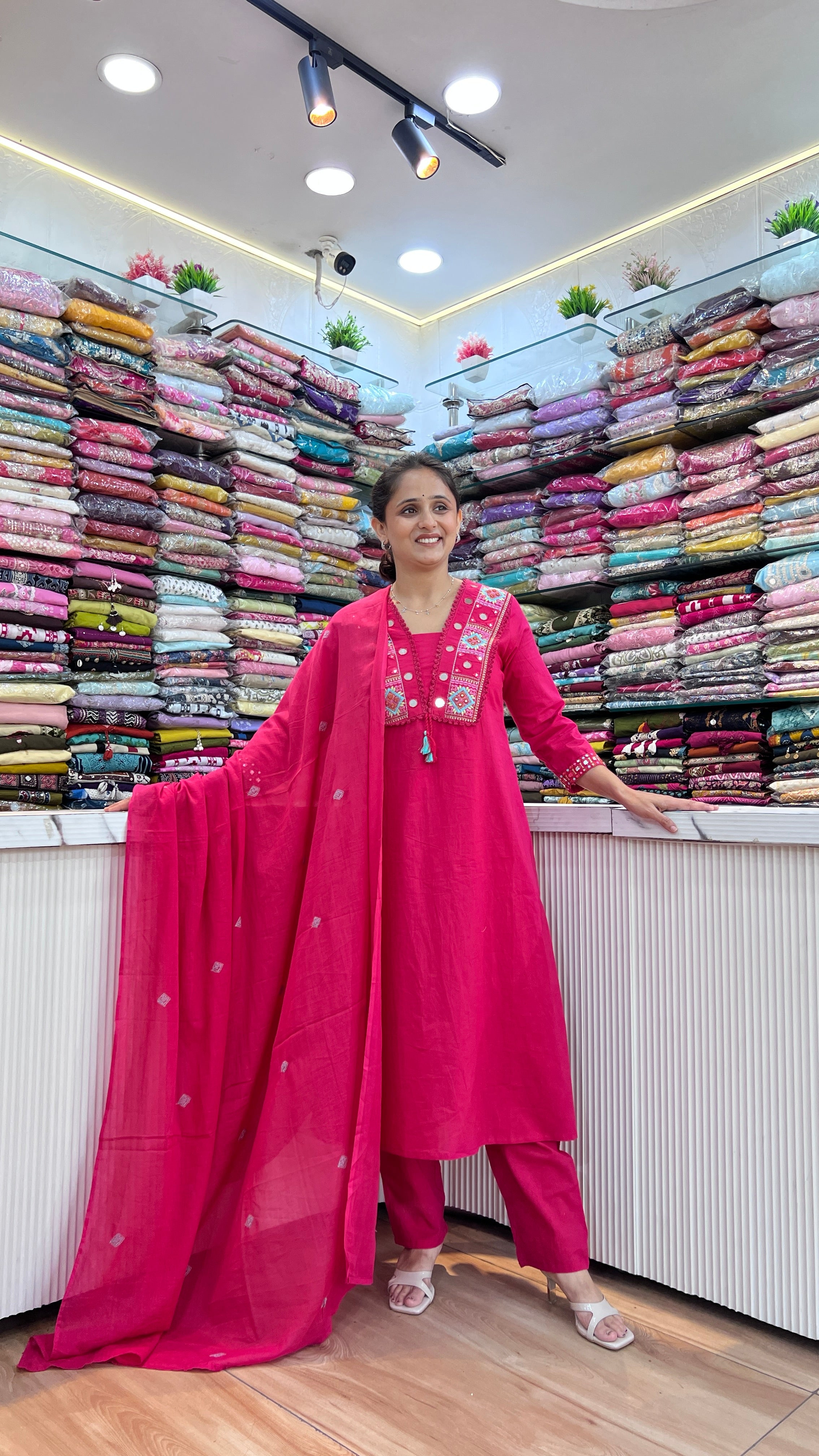 V-neck embroidered cotton suit ( gj 9967 )