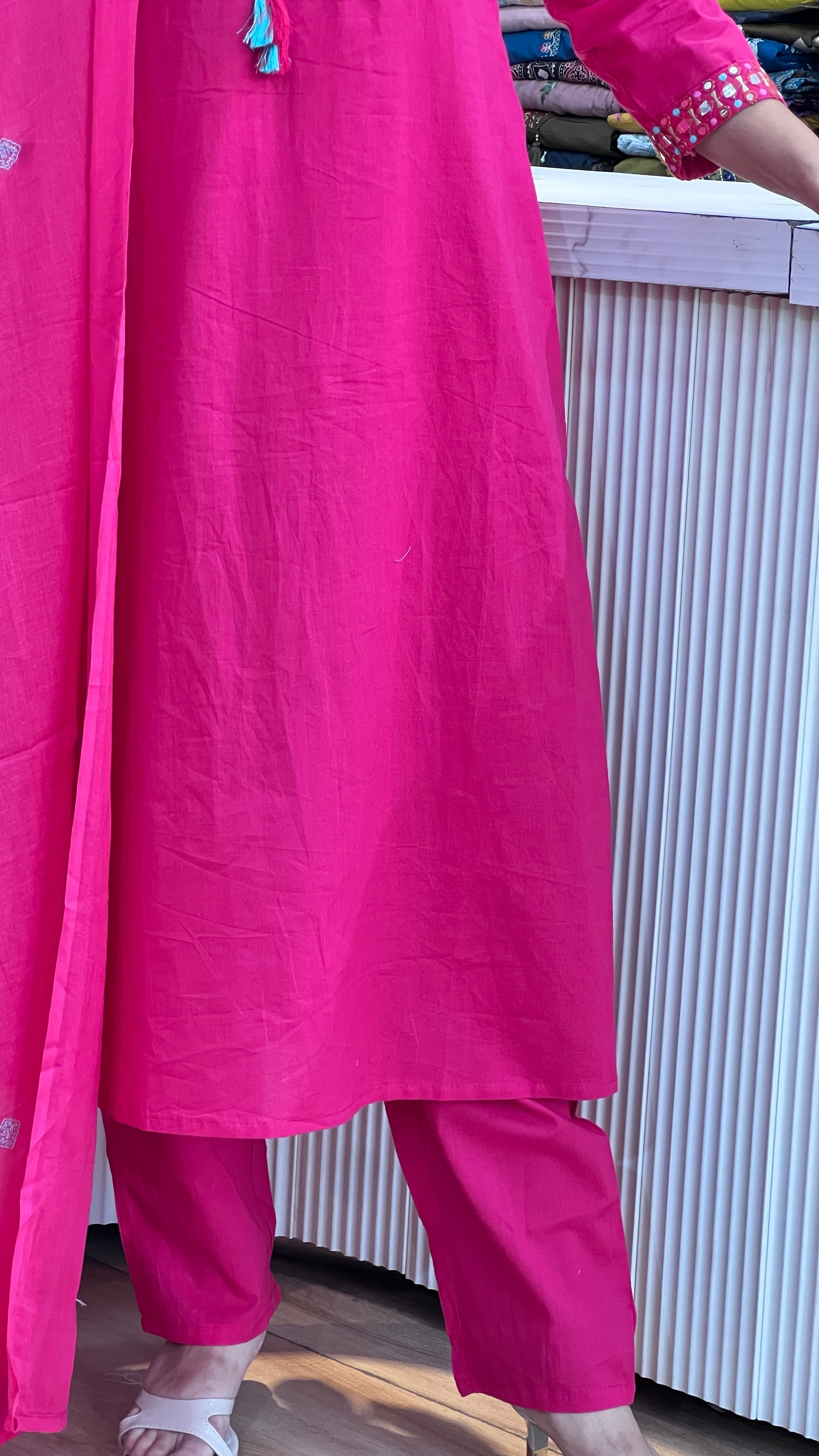 V-neck embroidered cotton suit ( gj 9967 )