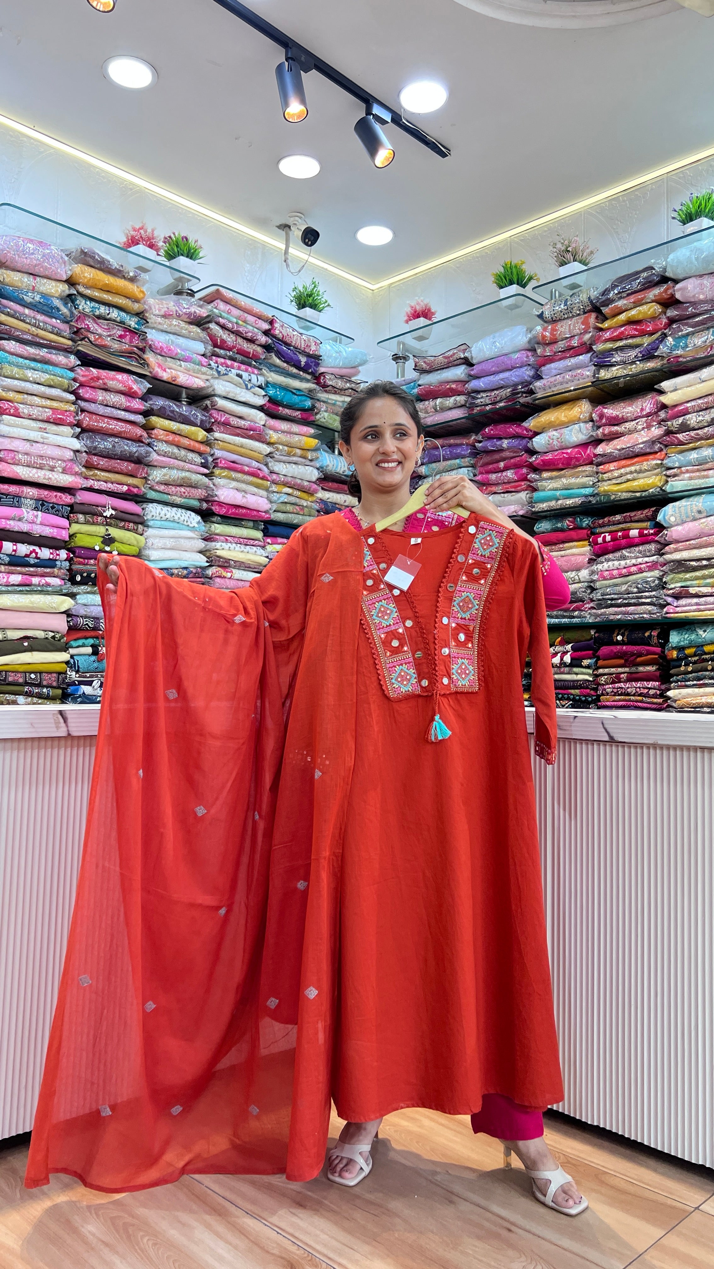 V-neck embroidered cotton suit ( gj 9967 )