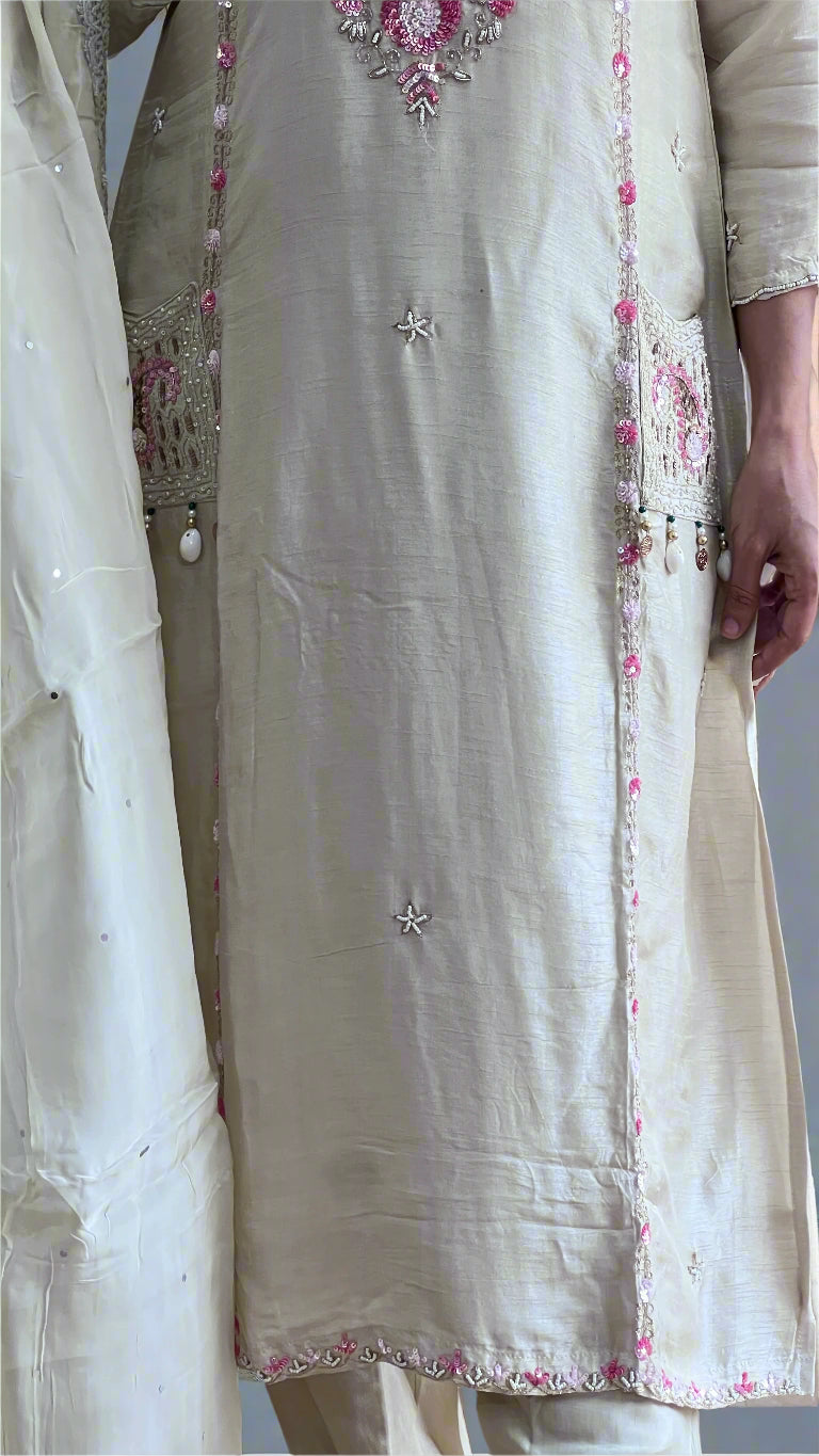 Jas hand embroidered suit