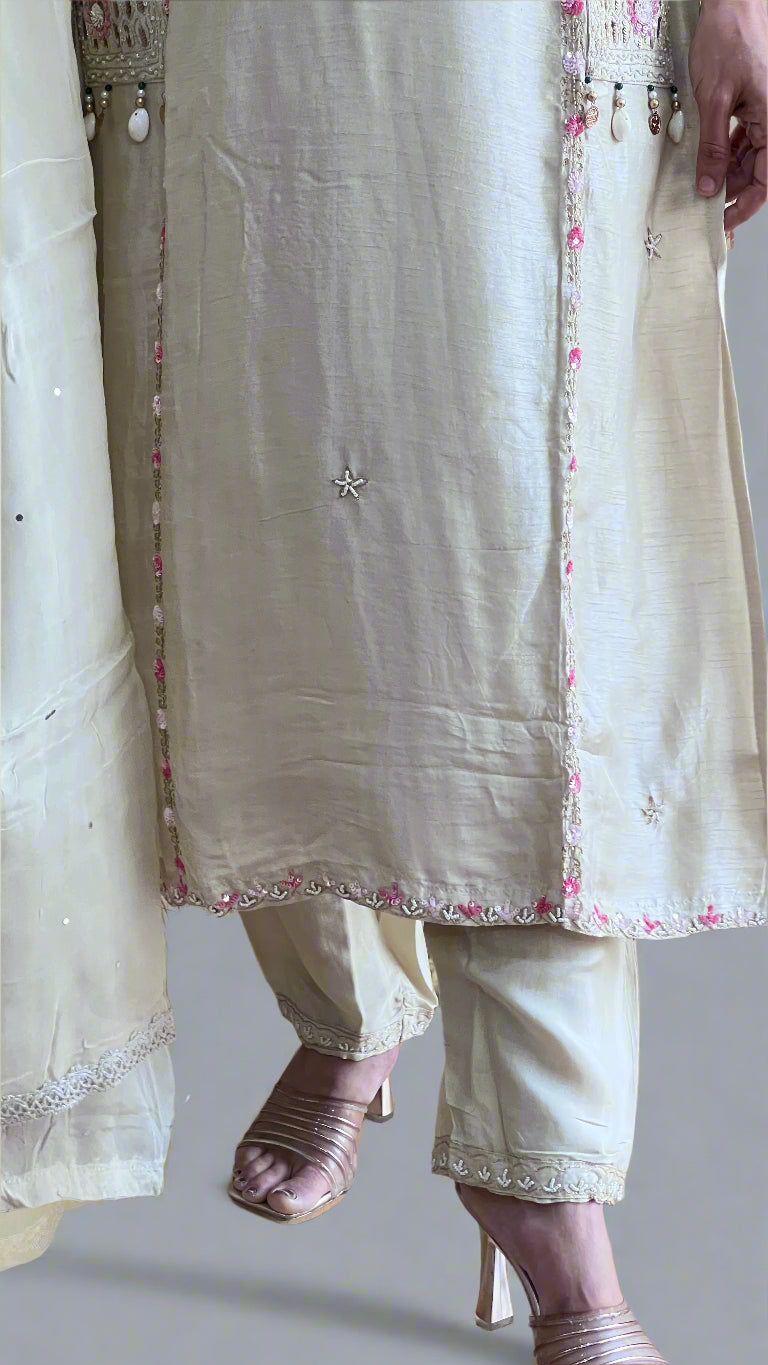 Jas hand embroidered suit