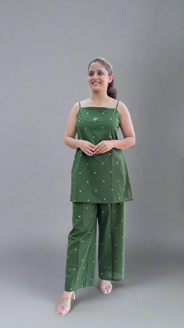 alhe without sleeves cord set