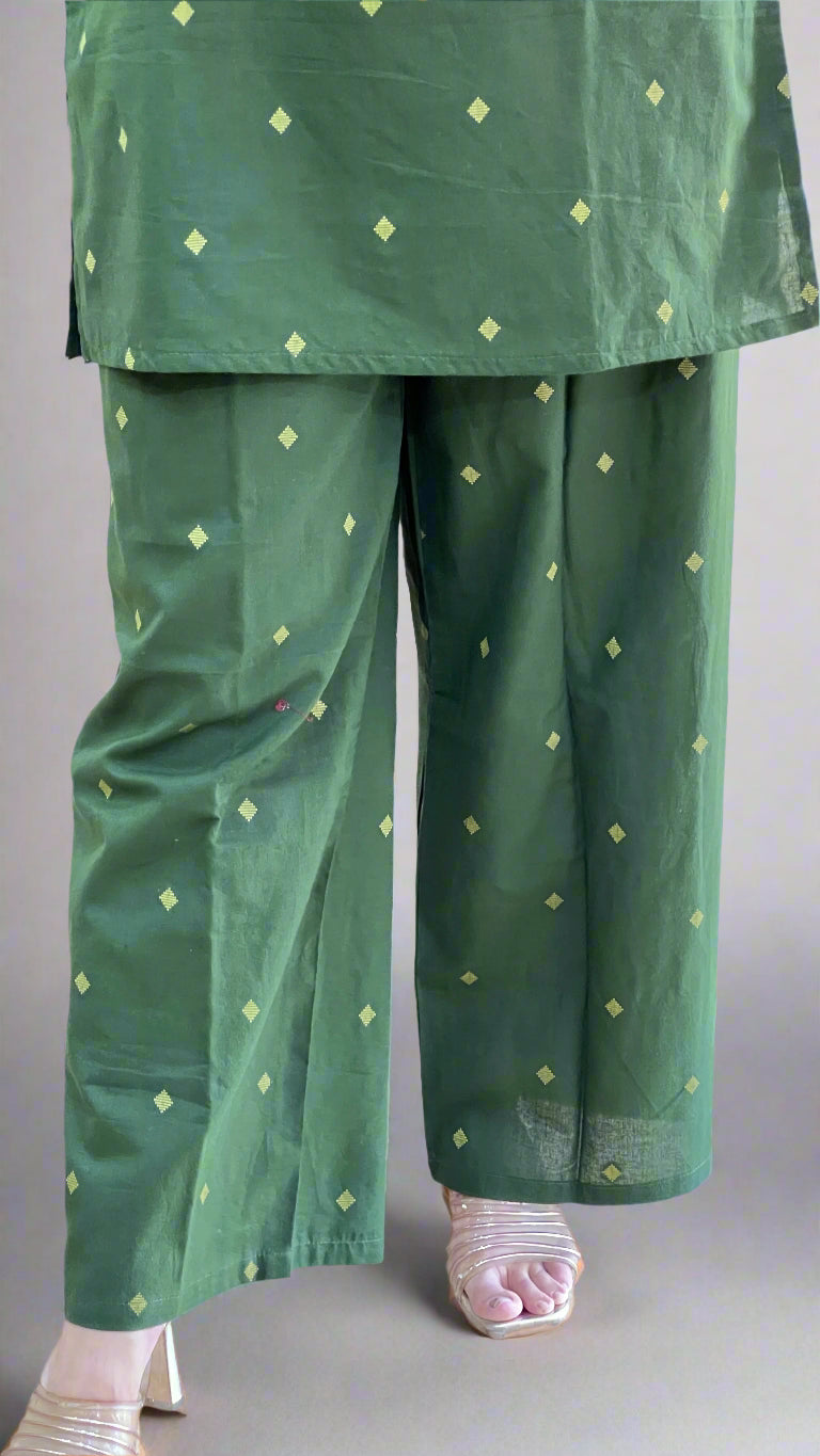 alhe without sleeves cord set