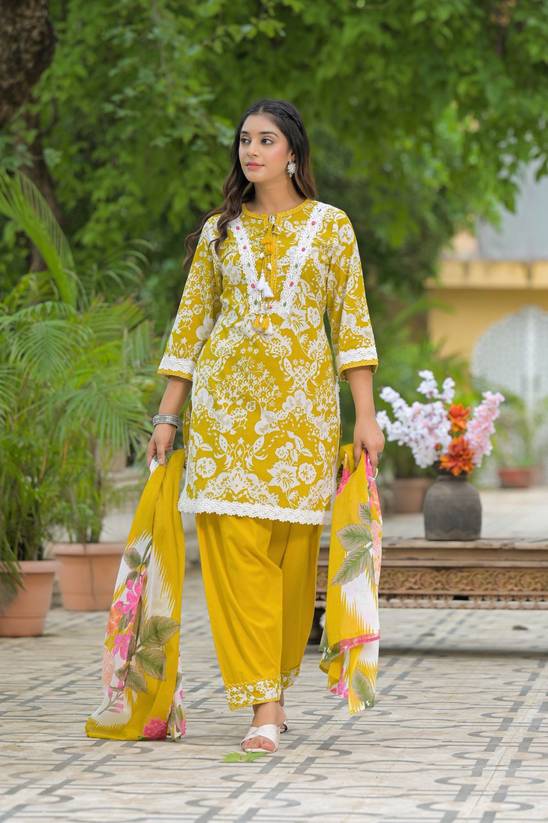 Akam farsi salwar suit