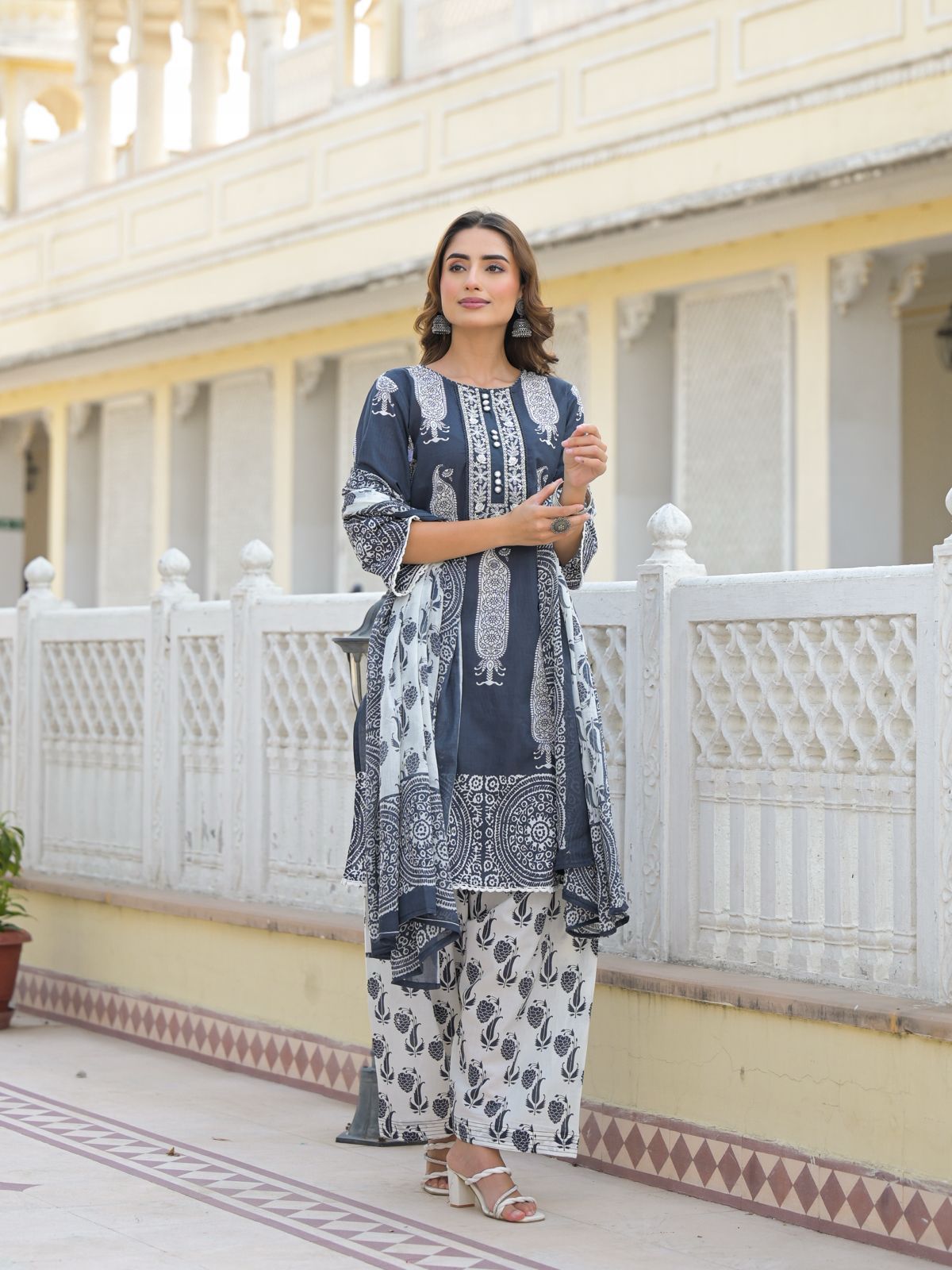 Anha farsi salwar suit