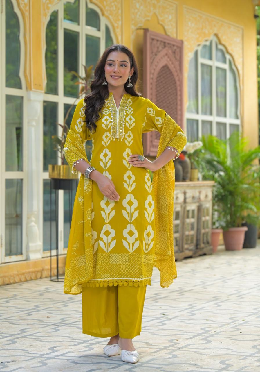 Akam printed suit
