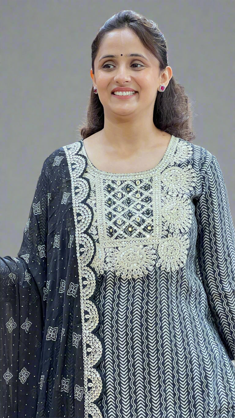 Muslin suit with skirt