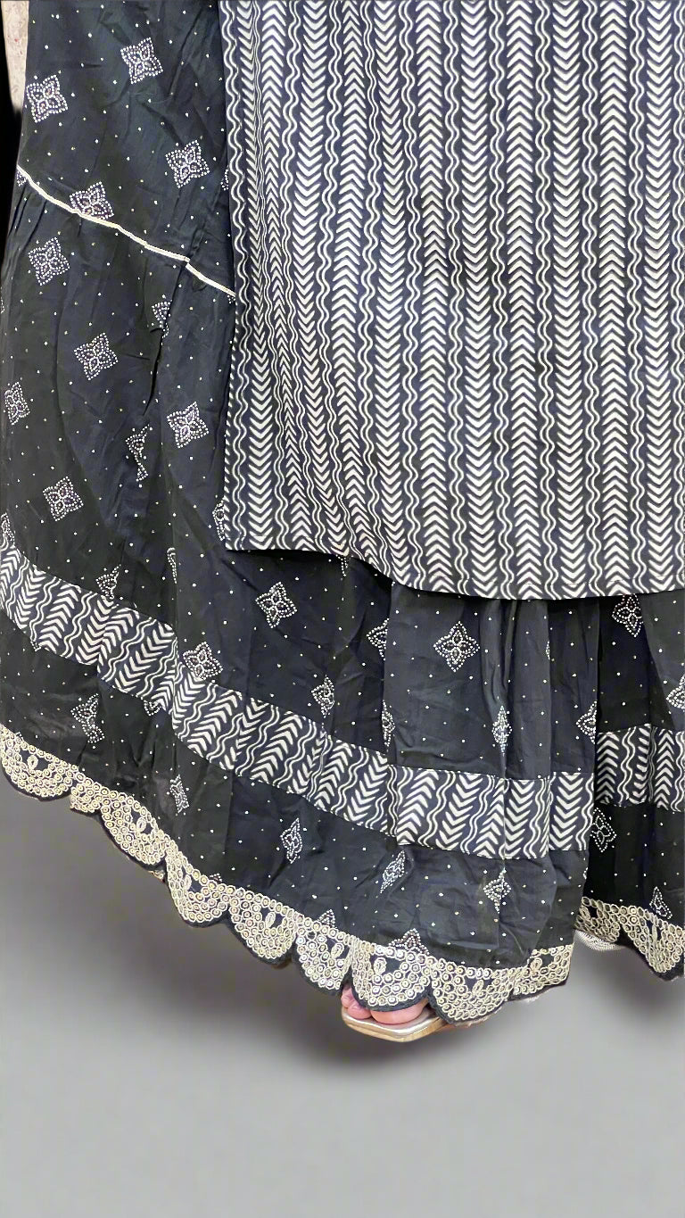 Muslin suit with skirt