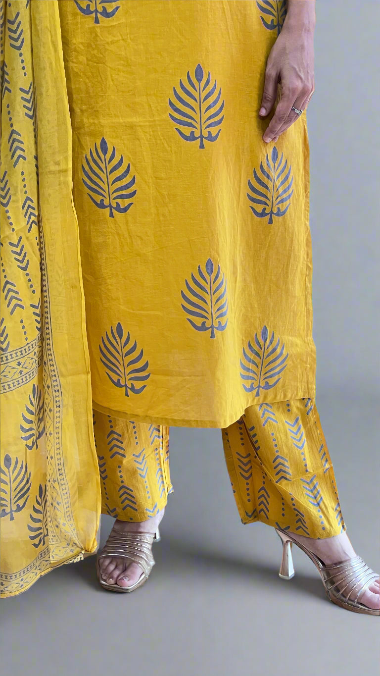 Siya printed cotton suit