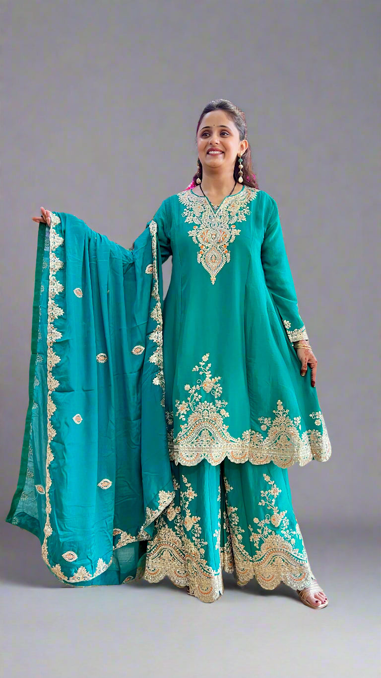 Chinon heavy embroidered suit