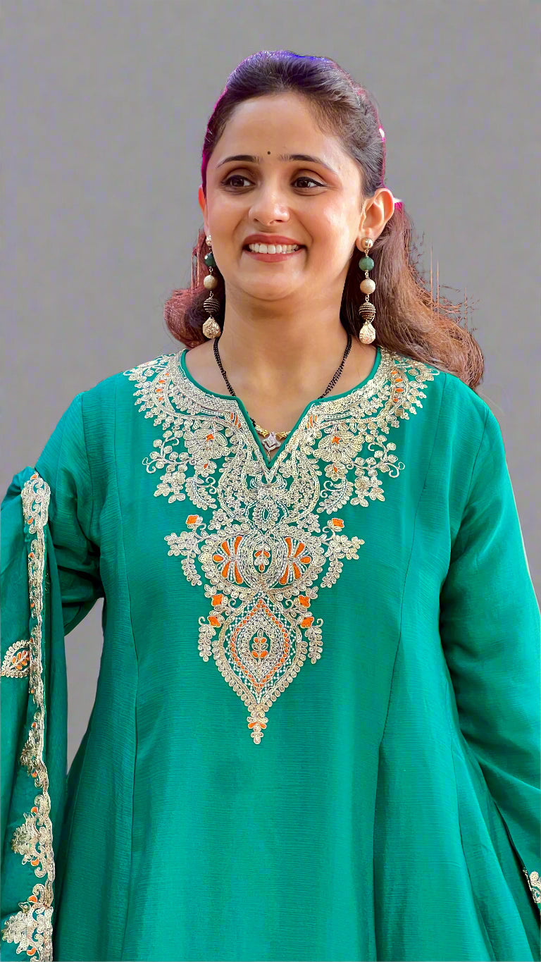 Chinon heavy embroidered suit