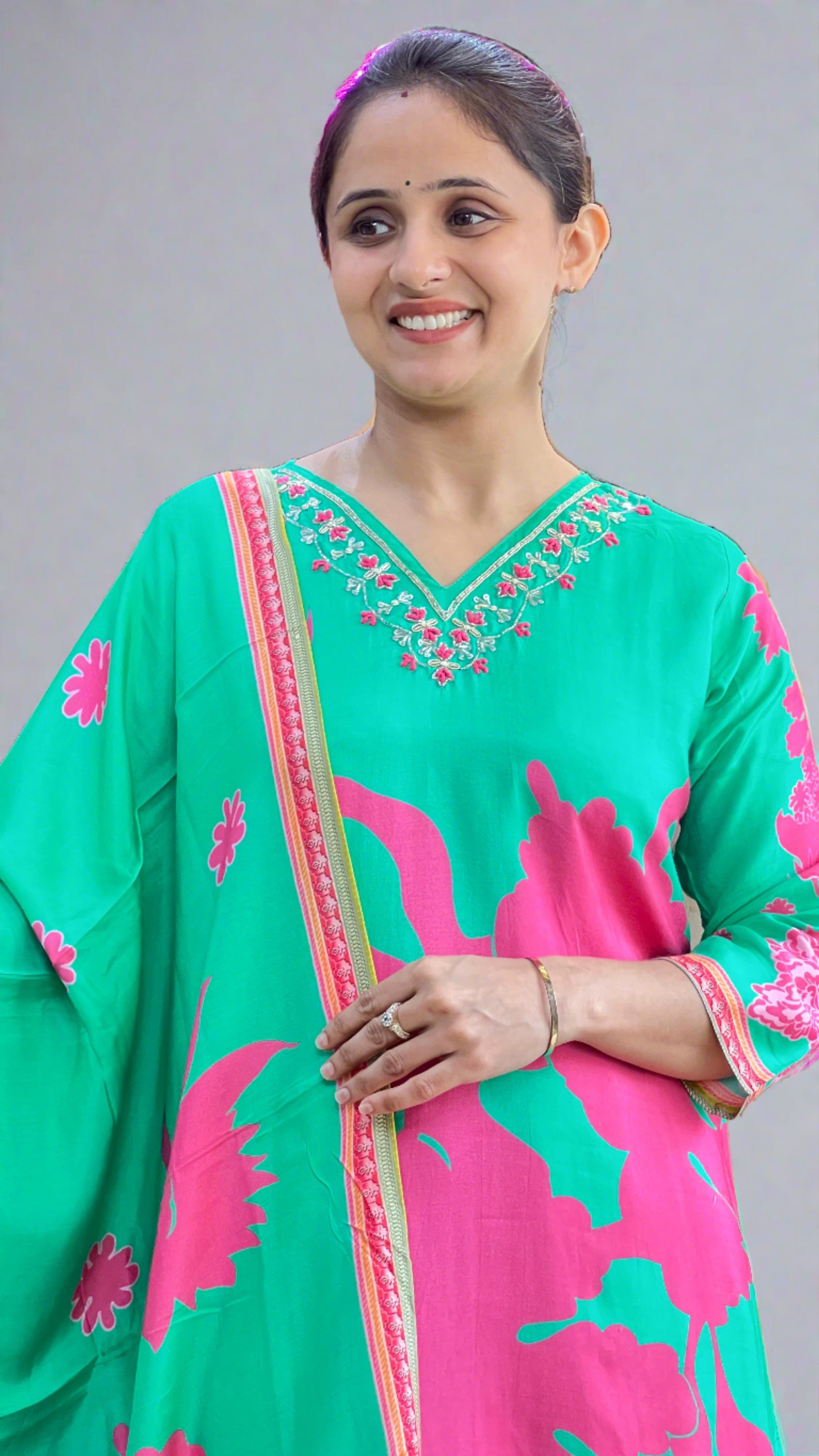 V Neck Sequence Embroidered Suit