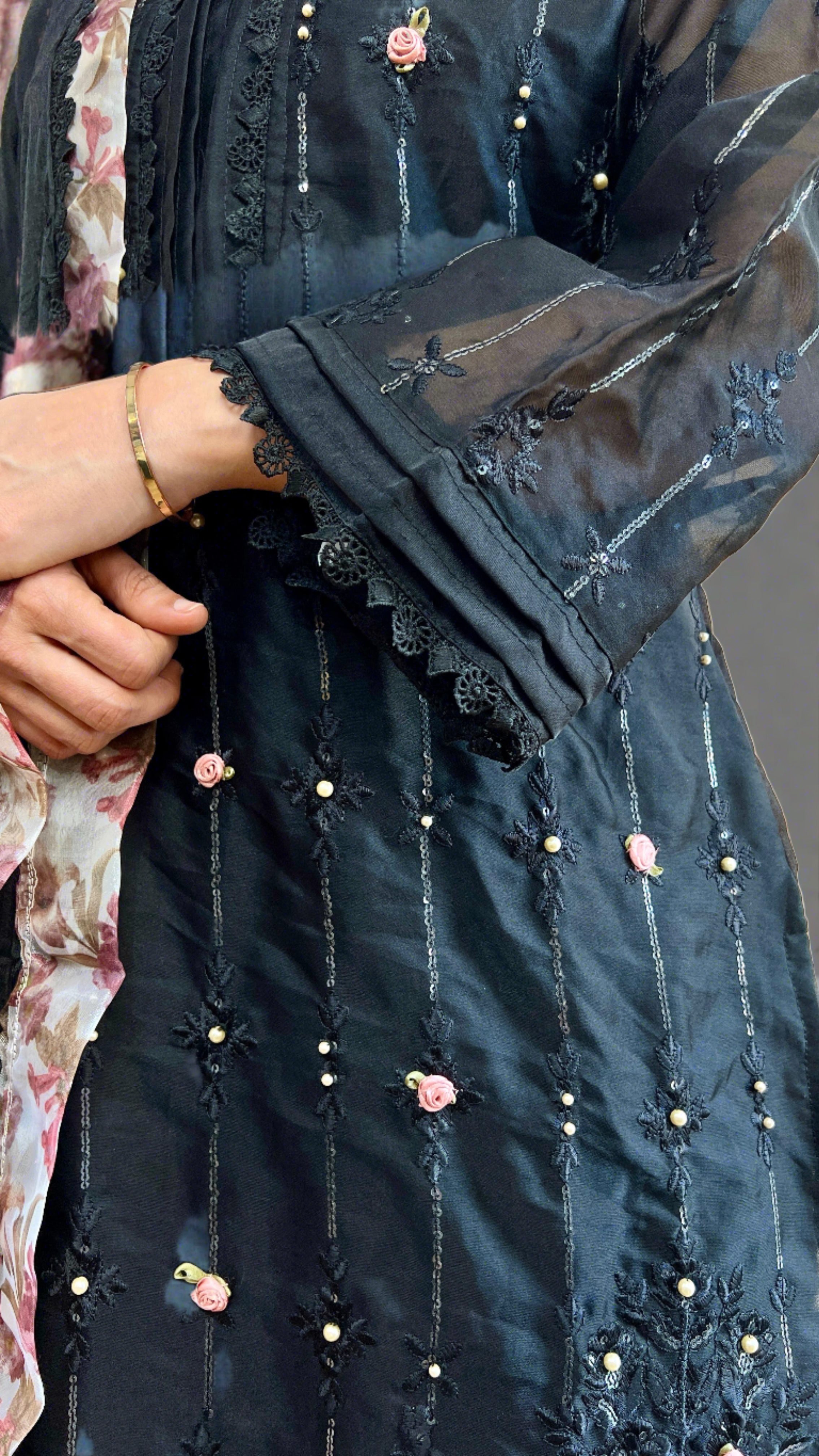 Farah Eligant Pakistani Suit