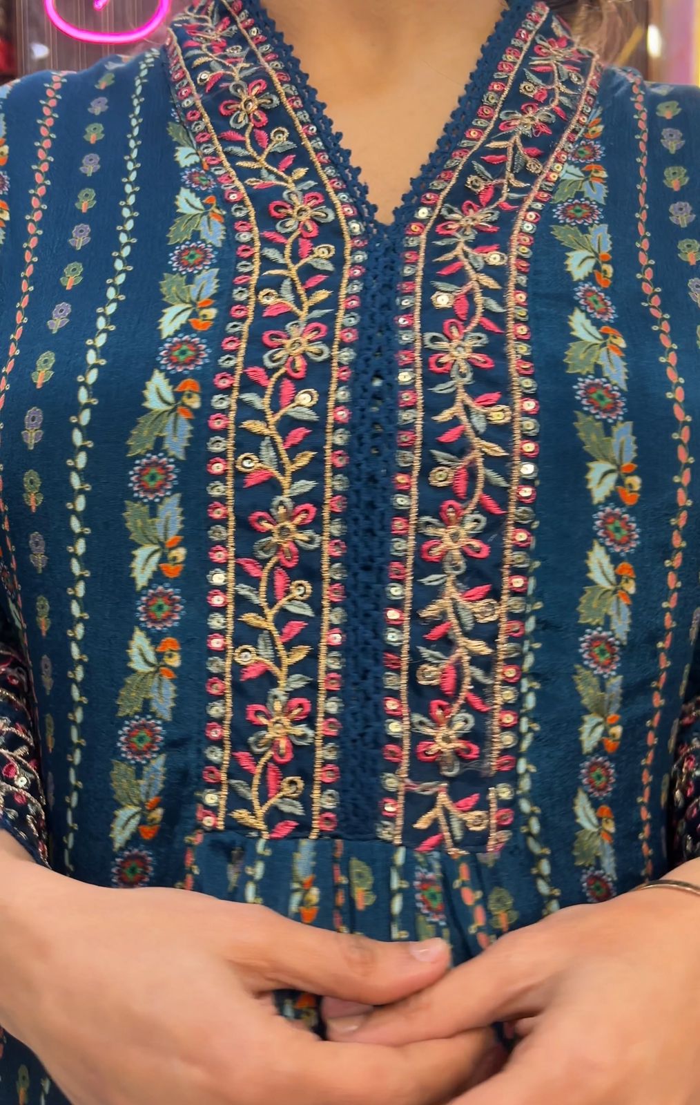 Nayra Pakistani suit