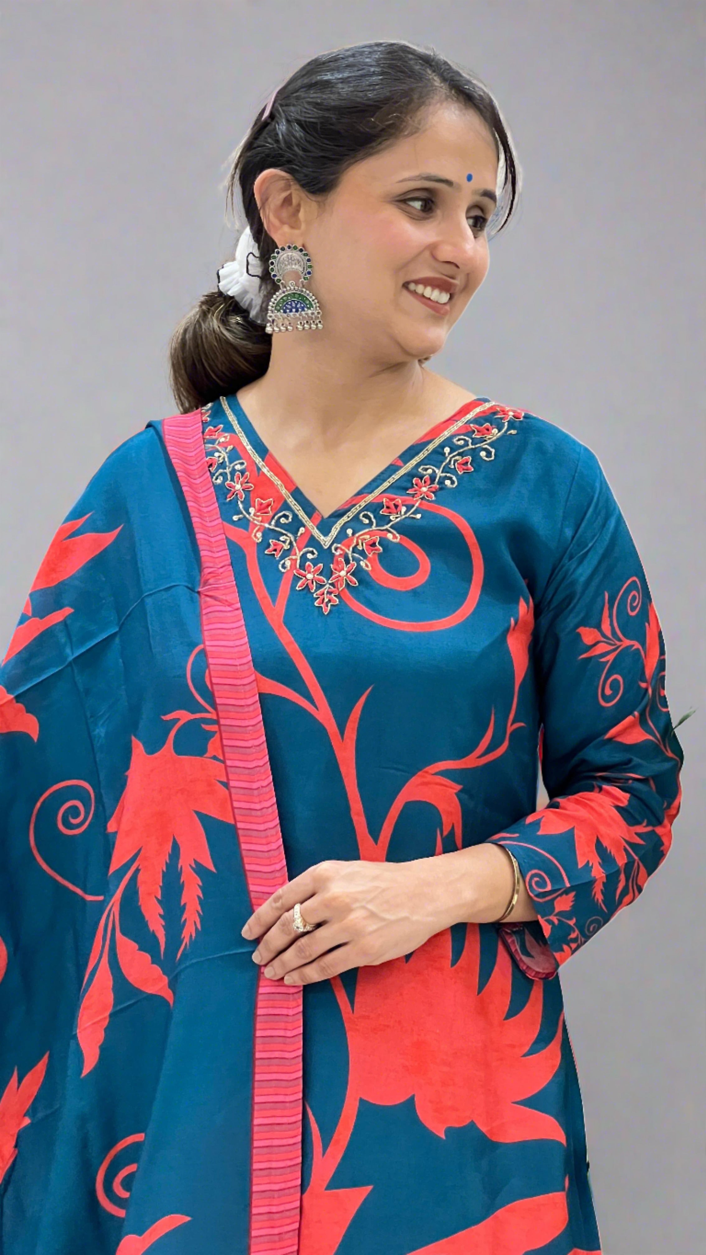 V Neck Sequence Embroidered Suit