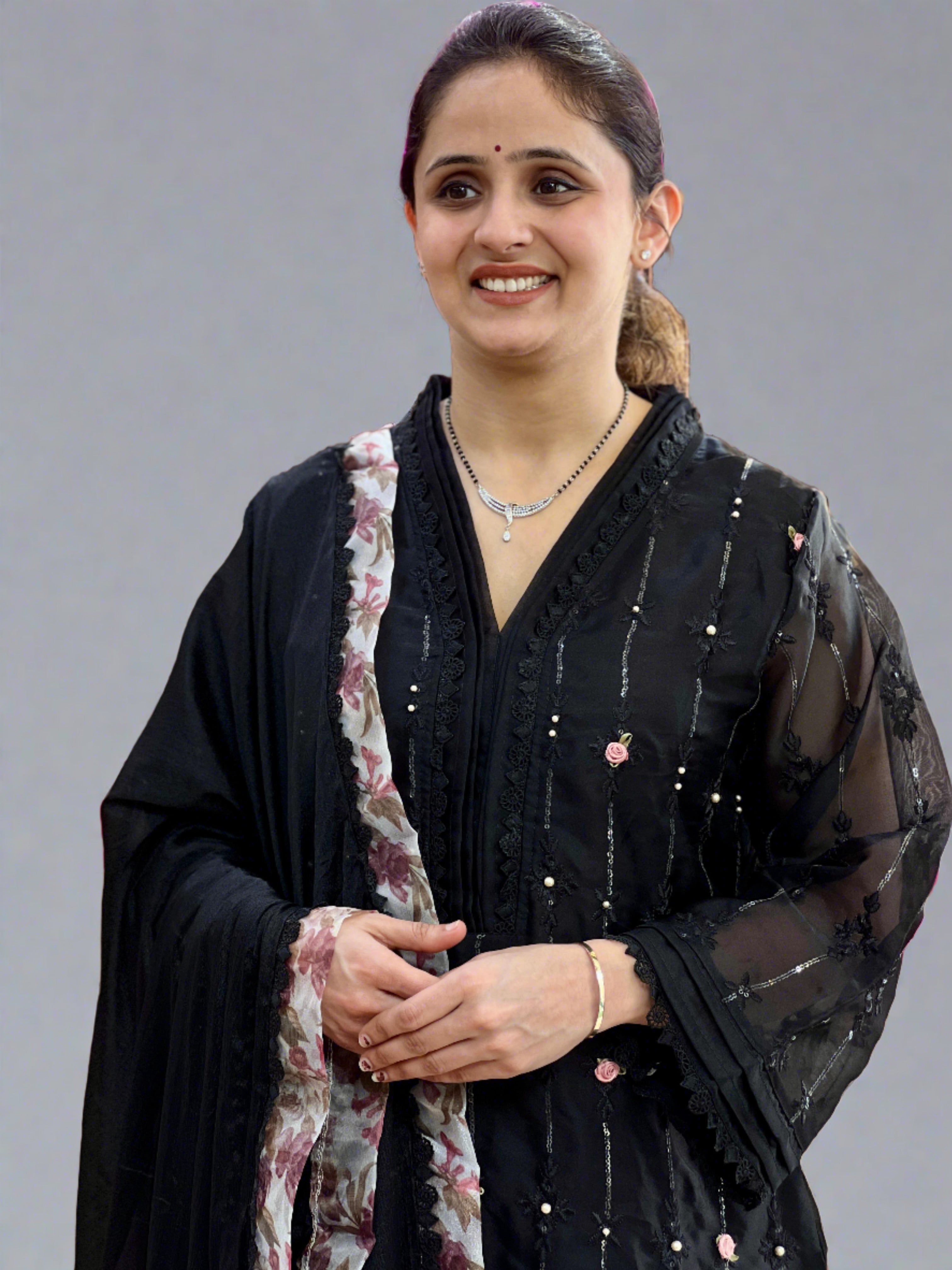 Farah Eligant Pakistani Suit