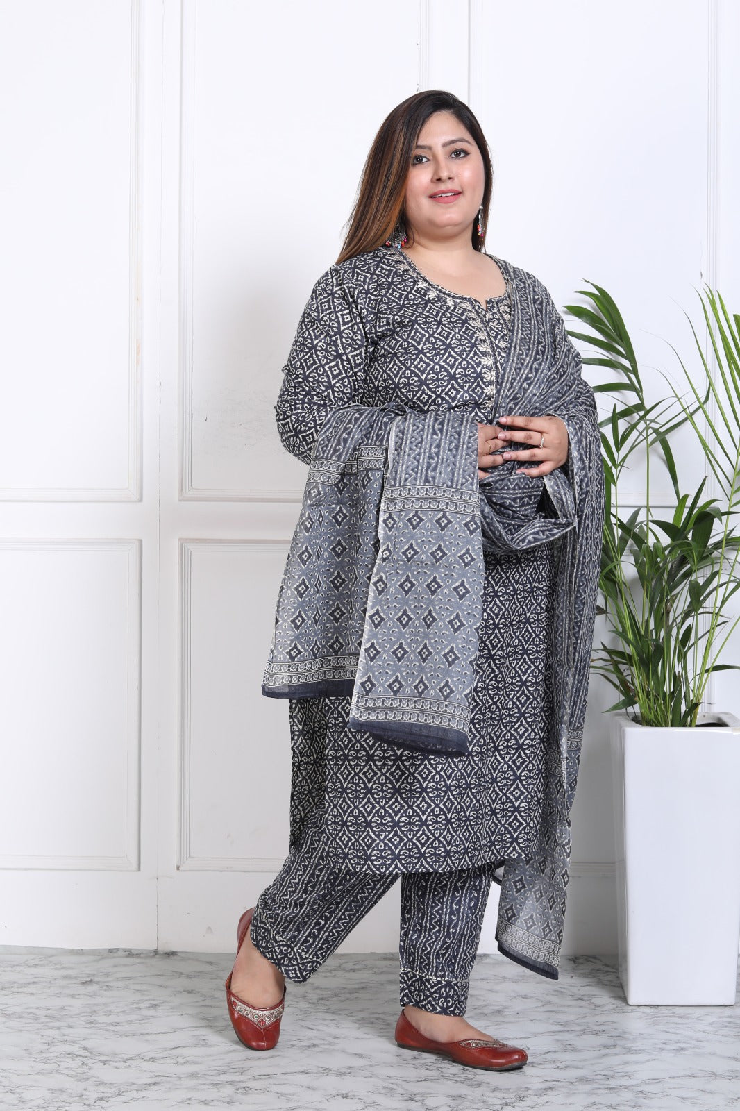 Tashi Simple & Sober Suit