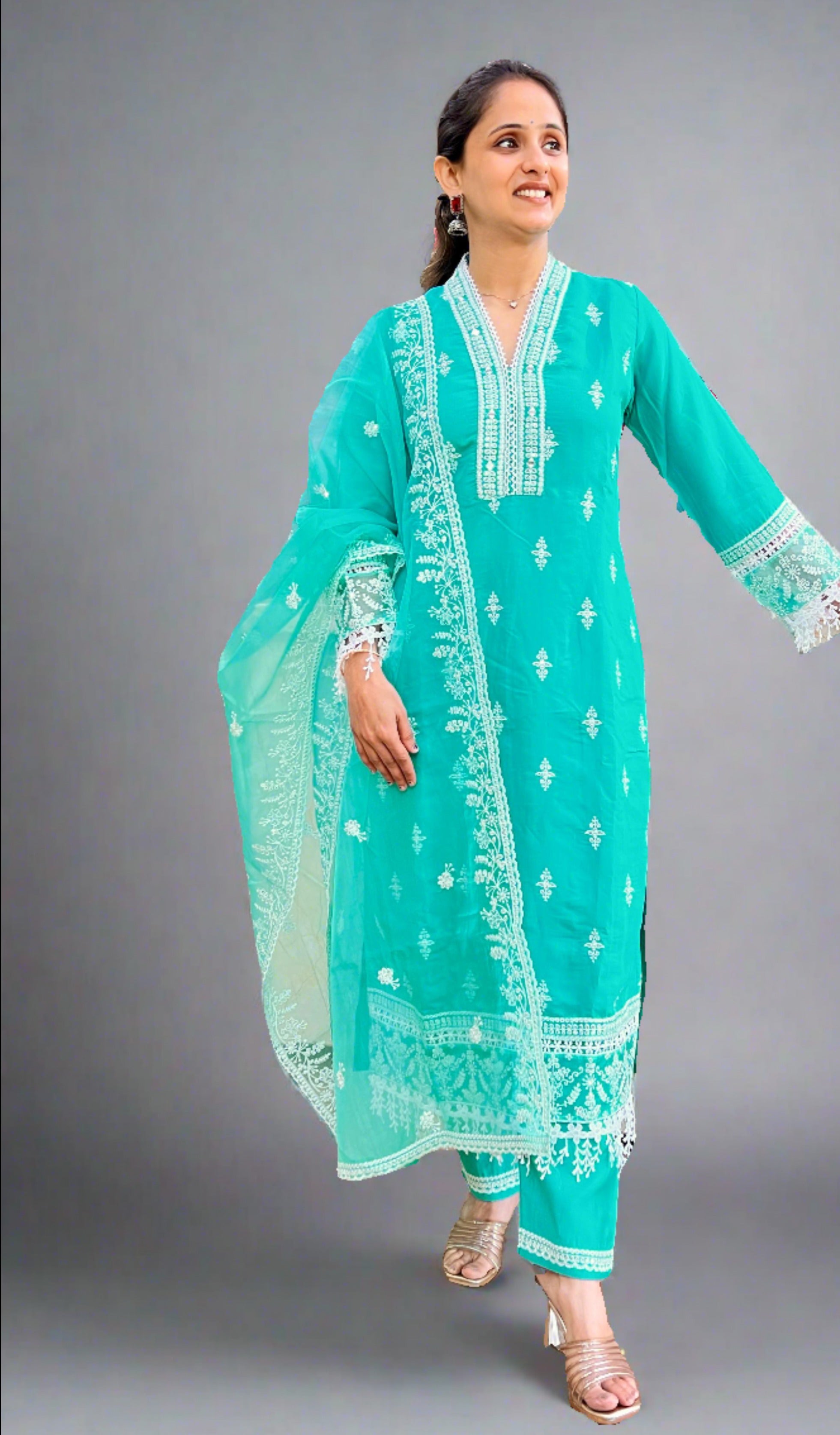 Trending Pakistani Muslin Suit