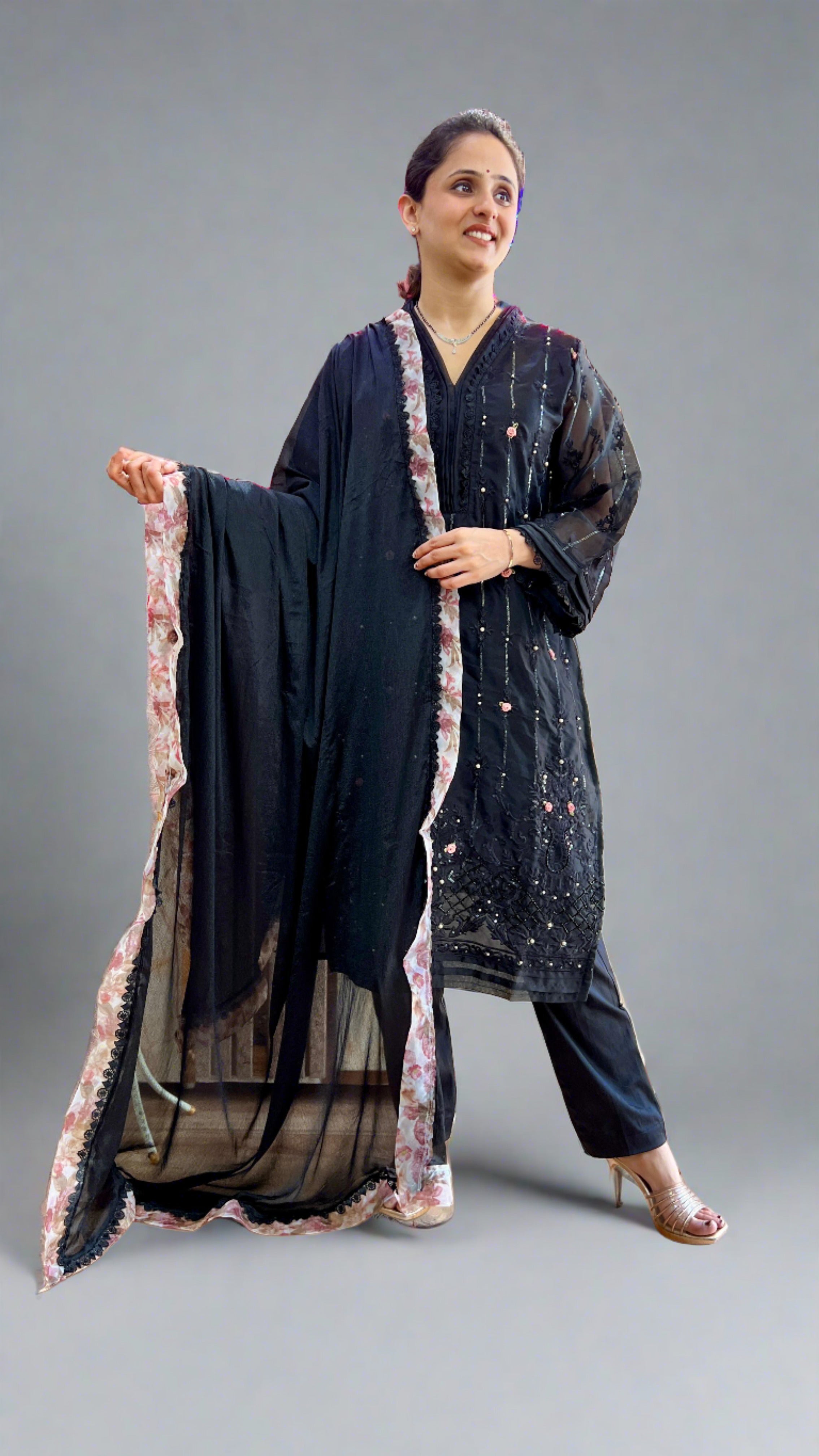 Farah Eligant Pakistani Suit