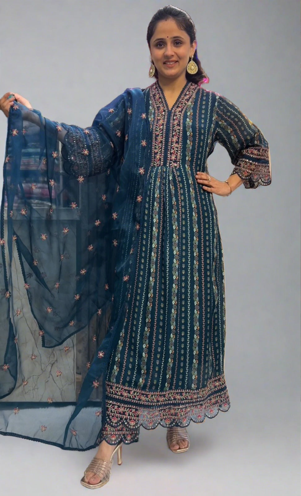 Nayra Pakistani suit