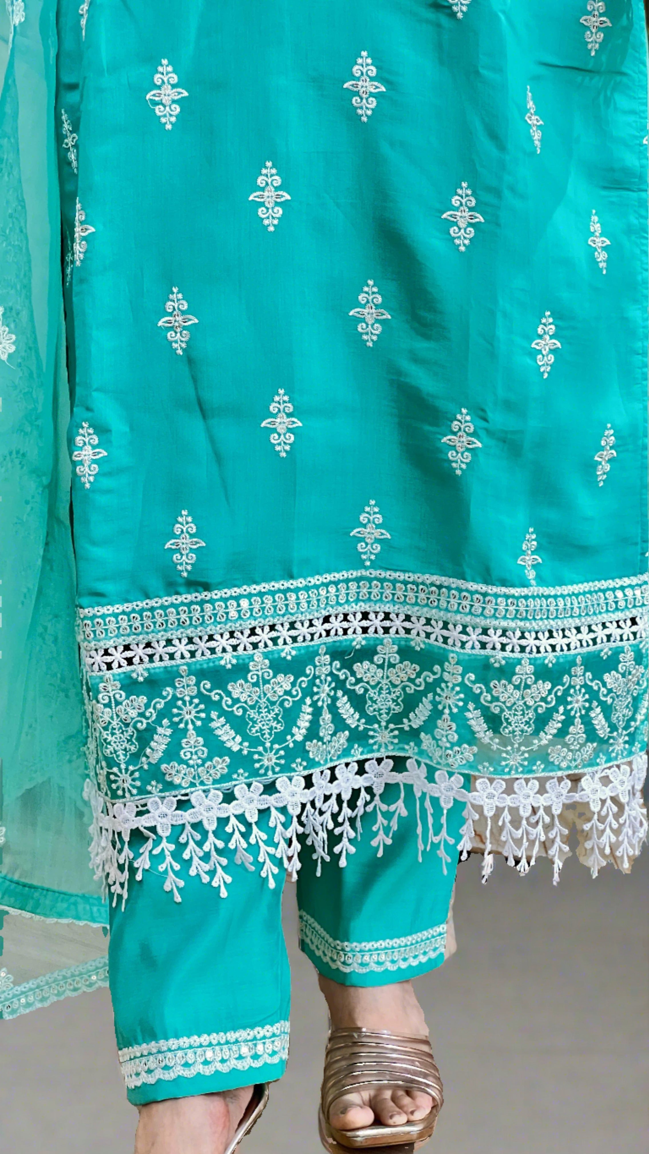 Trending Pakistani Muslin Suit