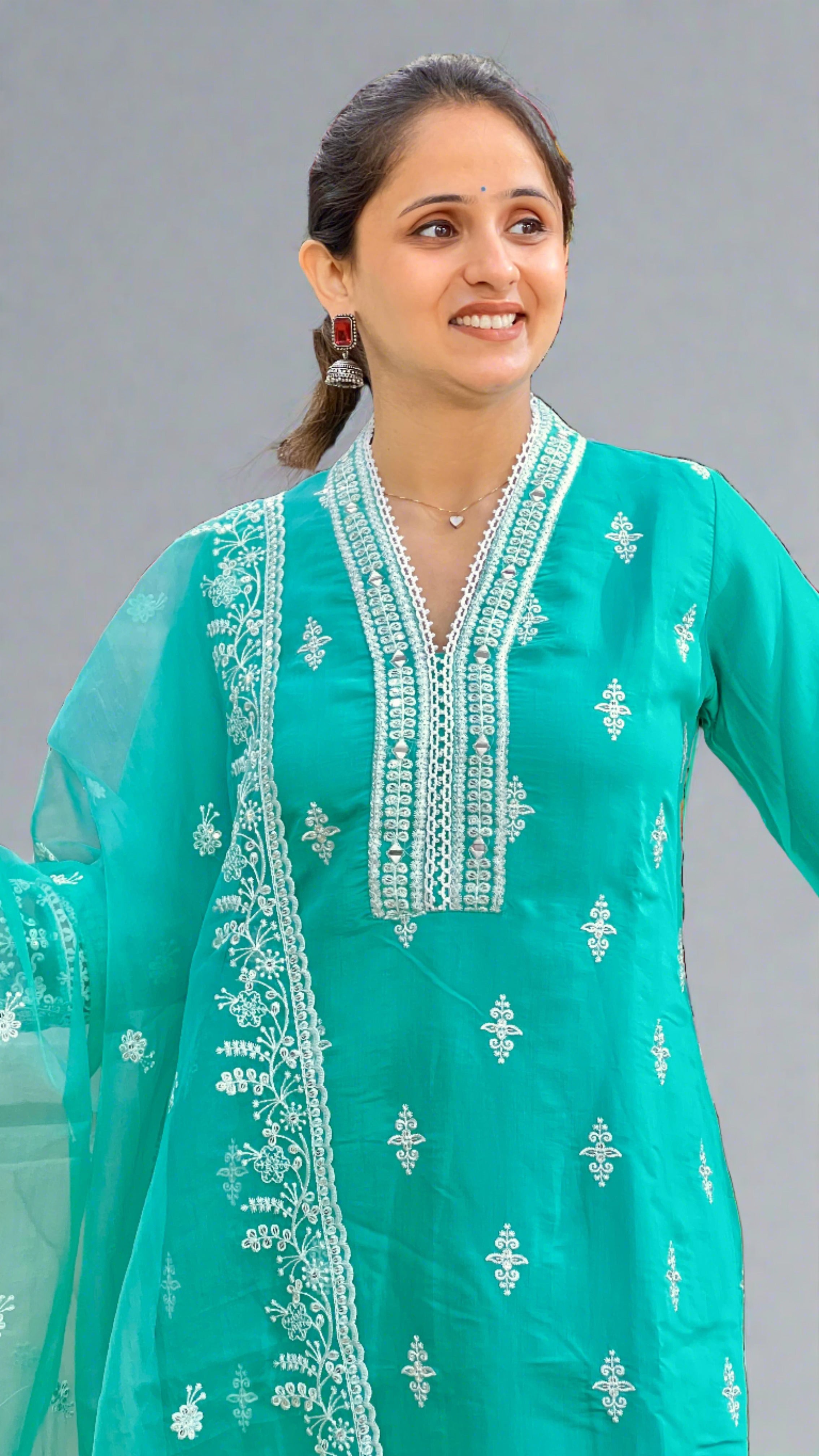 Trending Pakistani Muslin Suit