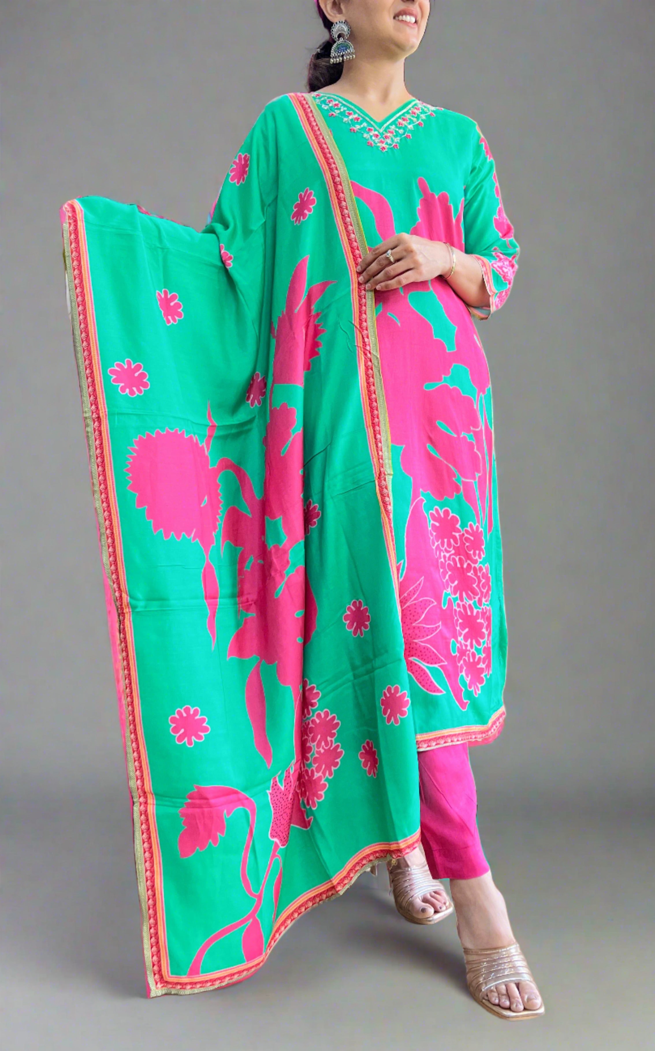V Neck Sequence Embroidered Suit