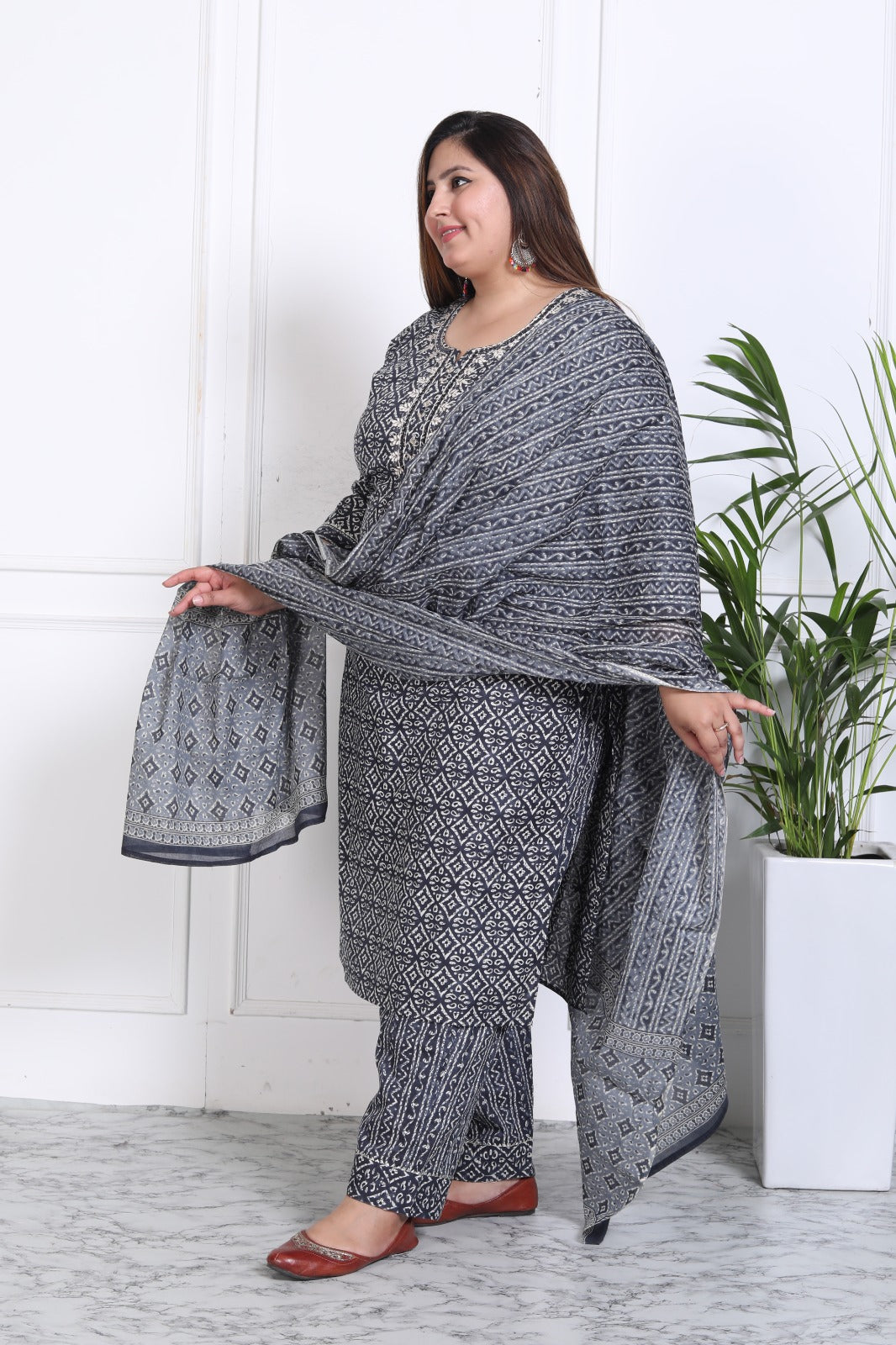 Tashi Simple & Sober Suit