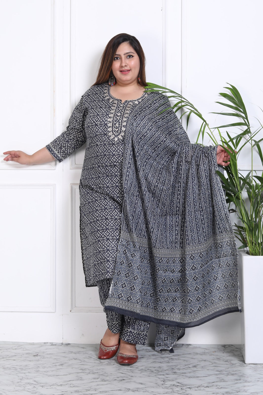 Tashi Simple & Sober Suit