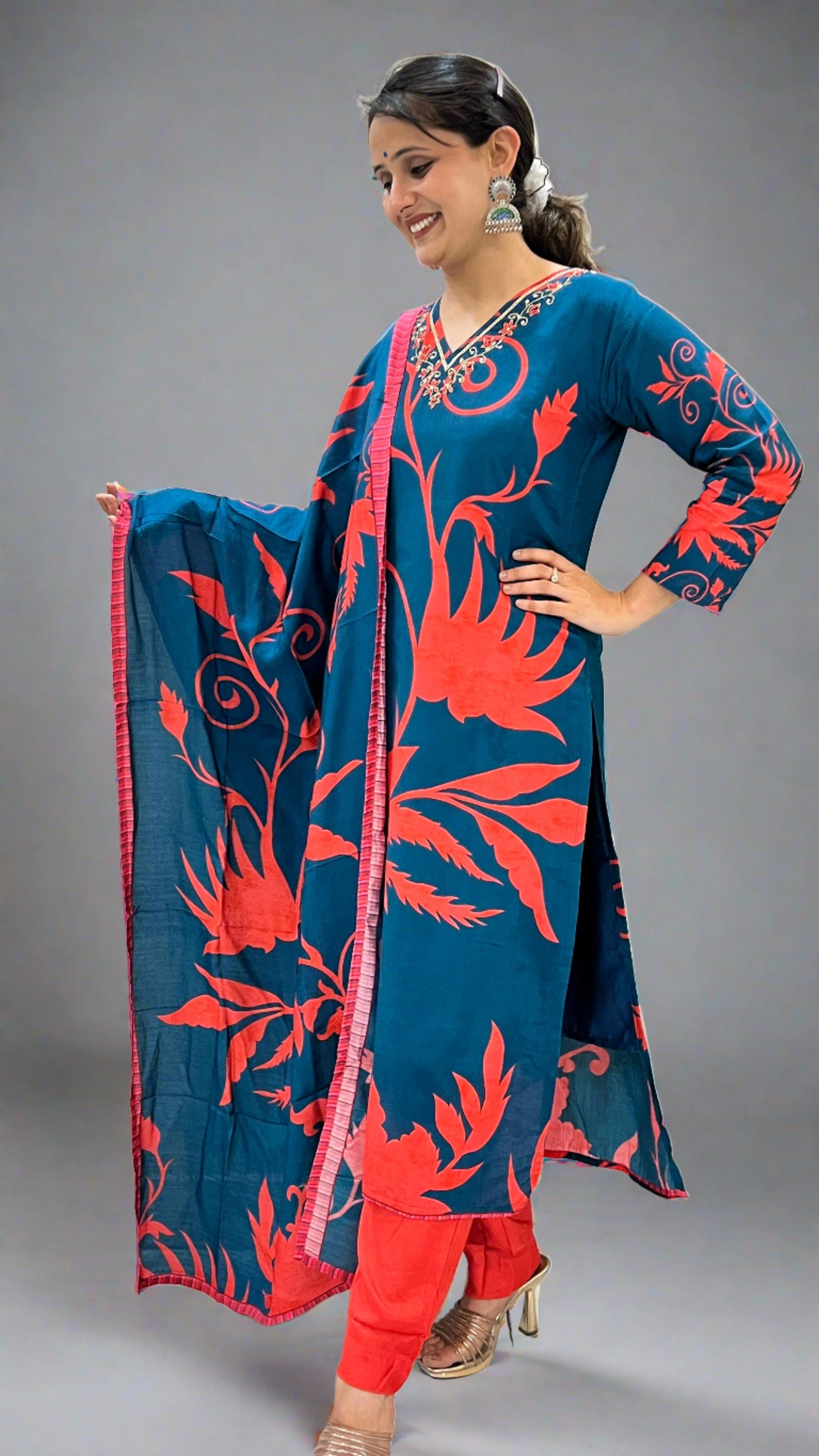 V Neck Sequence Embroidered Suit